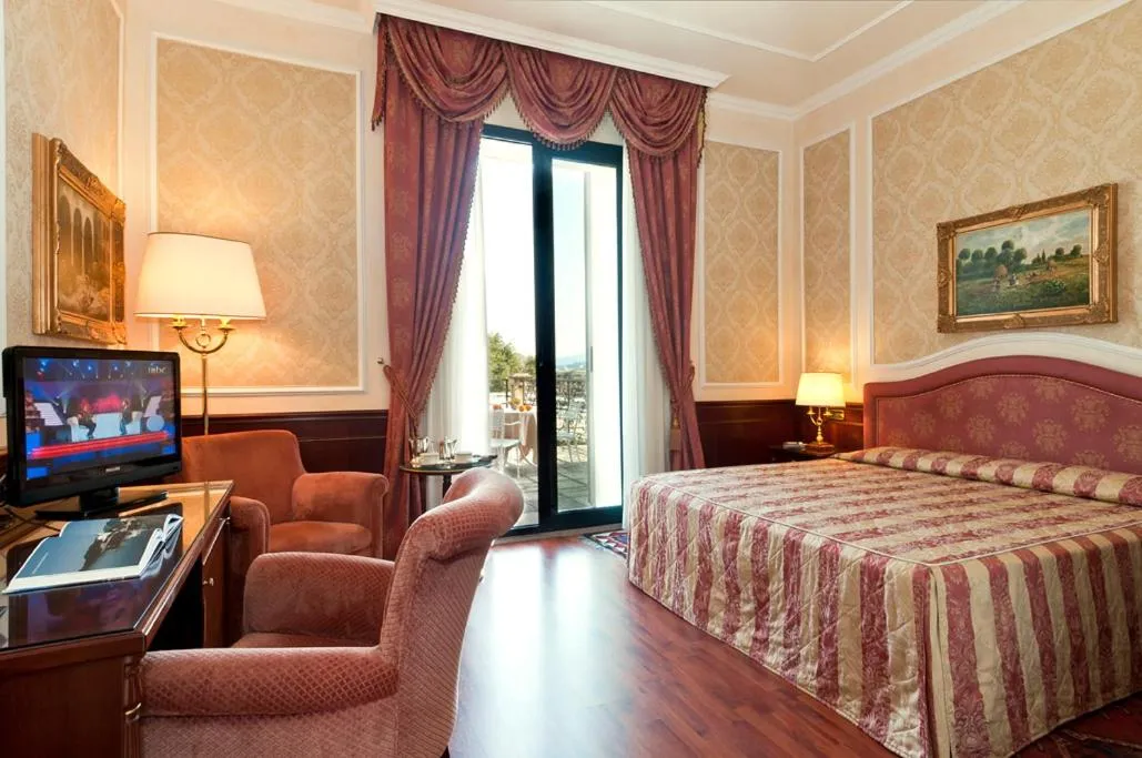 Bed in Hotel Simplon