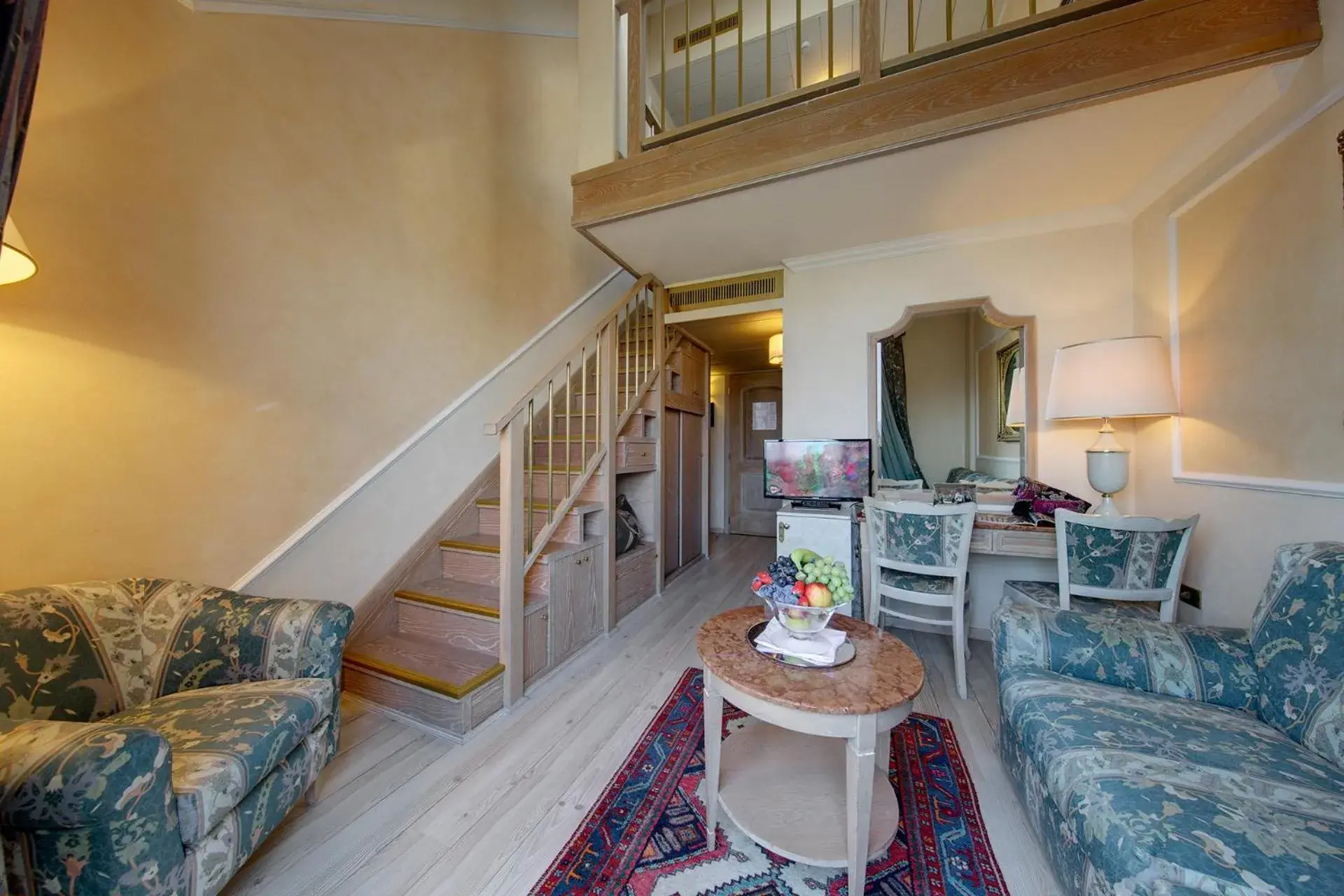 Quadruple Room with Lake View in Hotel Simplon Quadruple Room with Lake View in Hotel Simplon