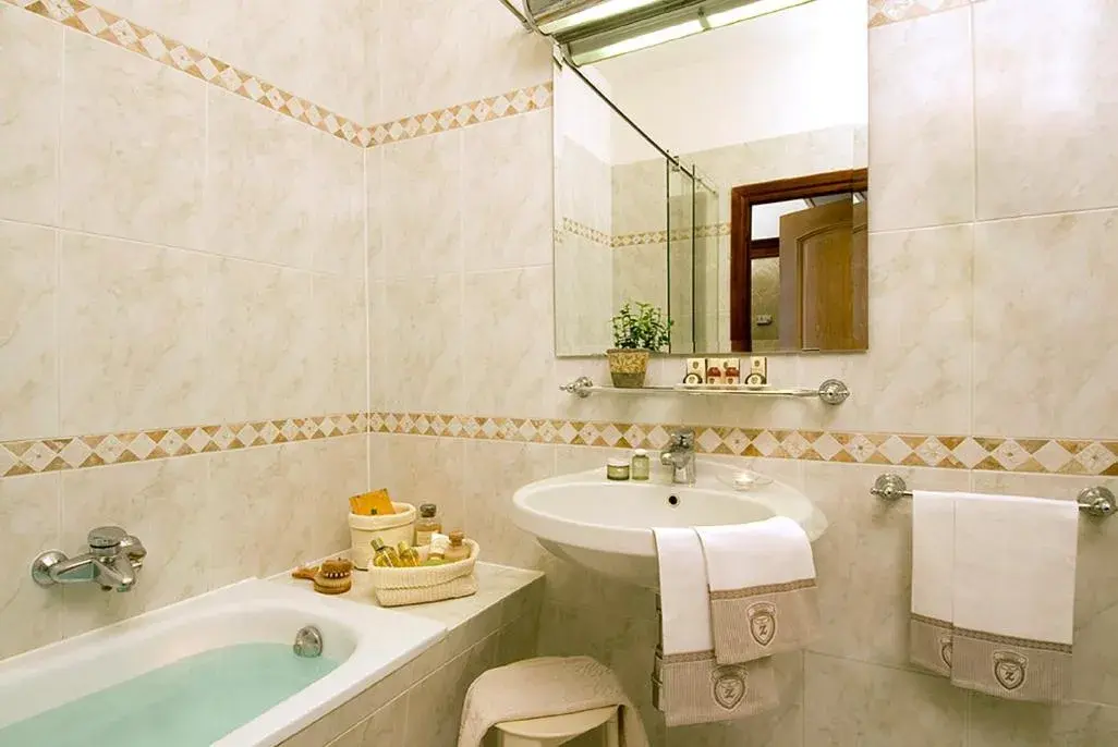 Deluxe Double or Twin Room - Mountain Side in Hotel Simplon Deluxe Double or Twin Room - Mountain Side in Hotel Simplon