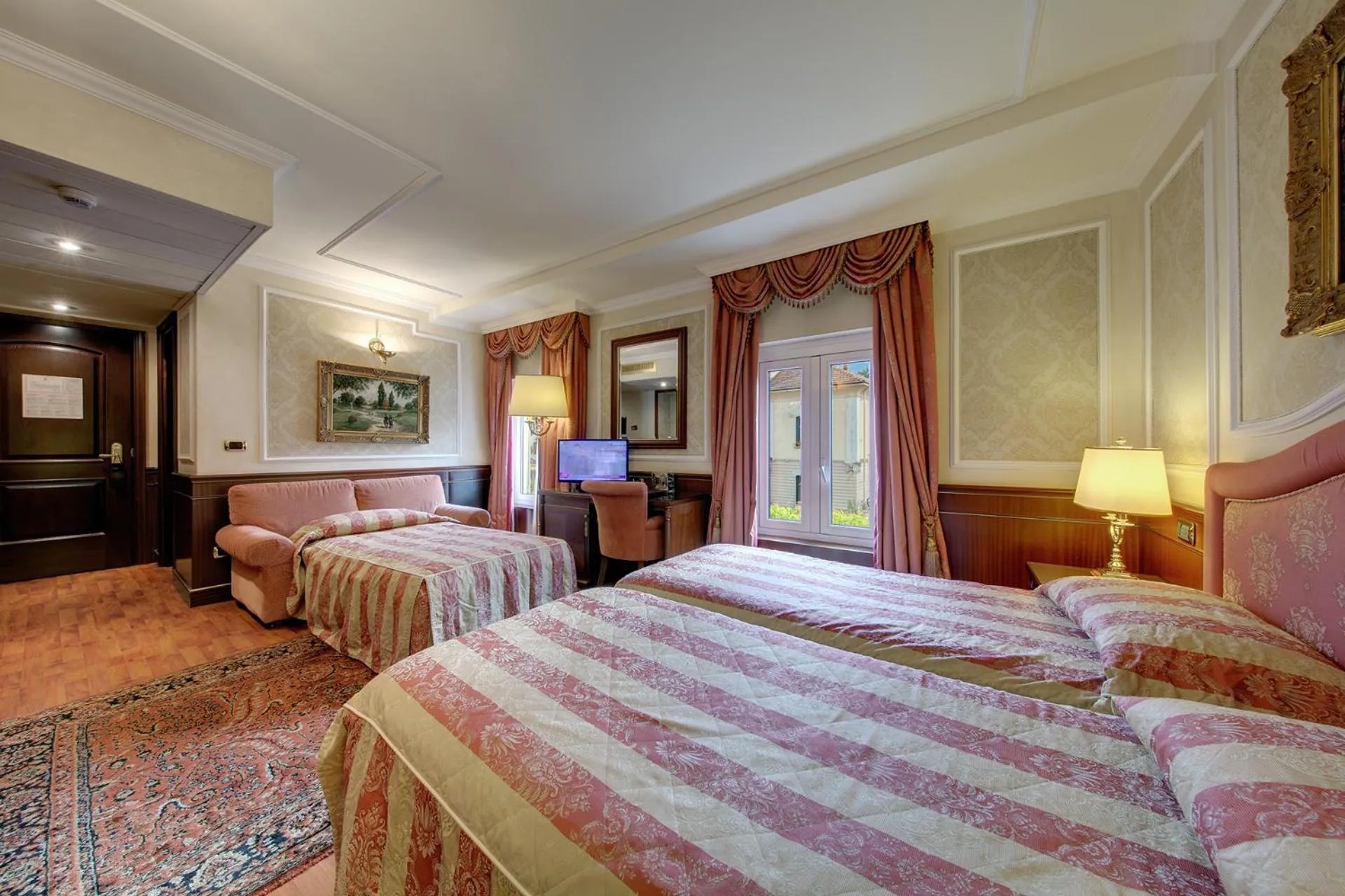 Bed in Hotel Simplon