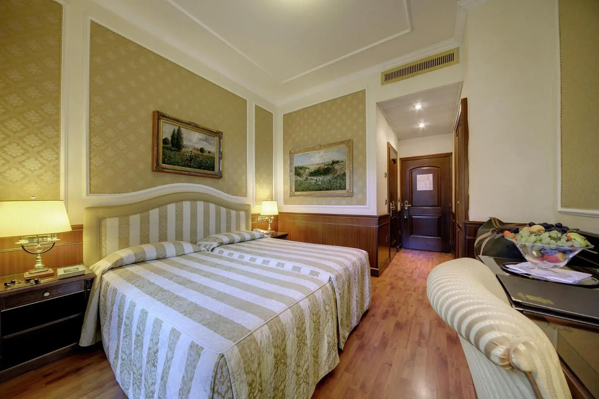 Standard Double or Twin Room on the back in Hotel Simplon Standard Double or Twin Room on the back in Hotel Simplon
