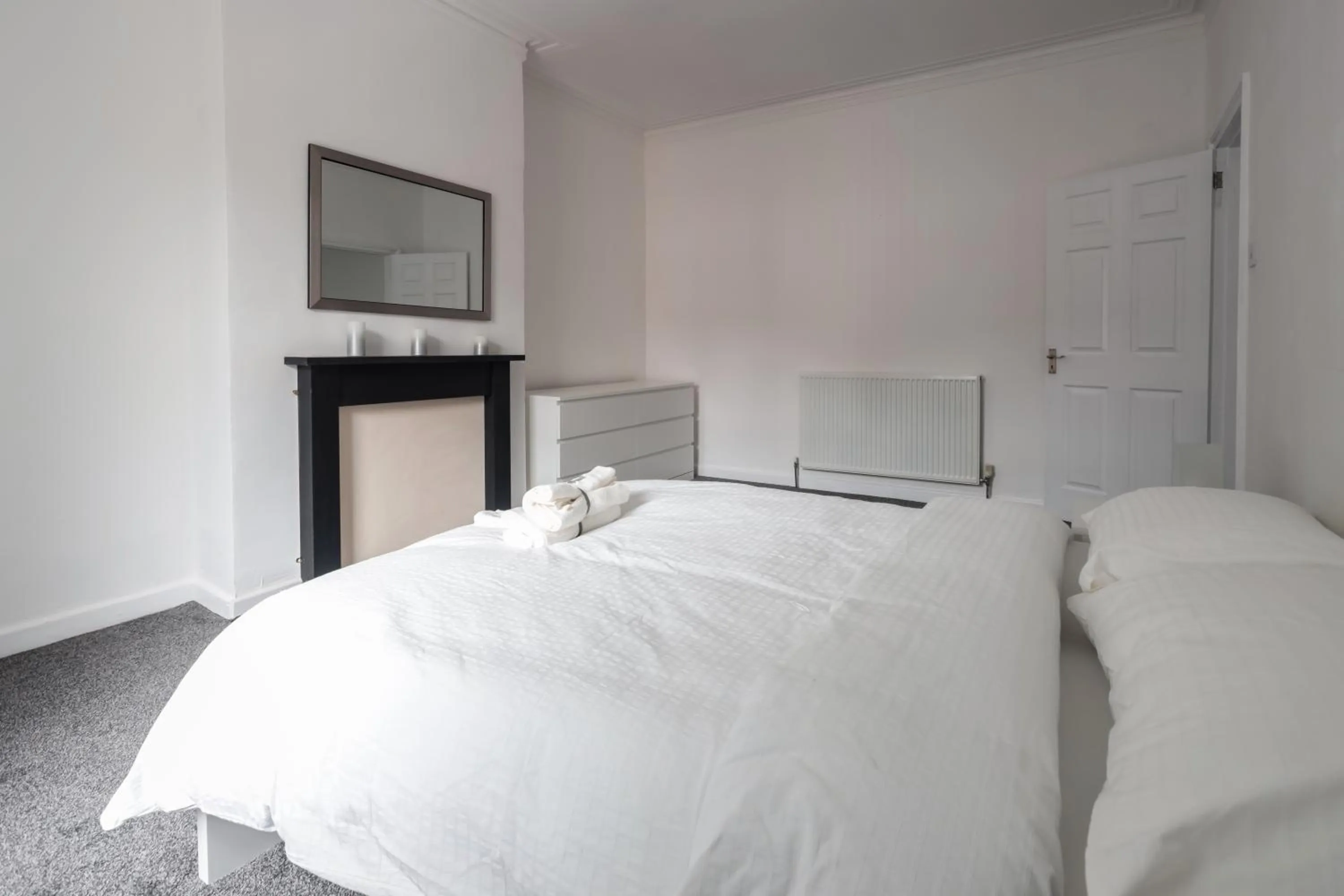 Bedroom in Spacious 4 Bed House in Birmingham, Suitable for Contractors