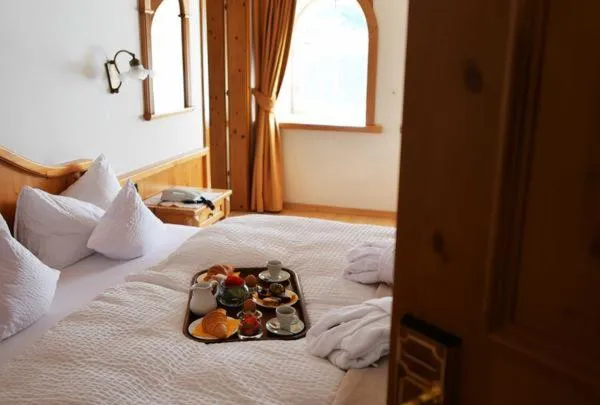 Breakfast, Bed in Central Hotel