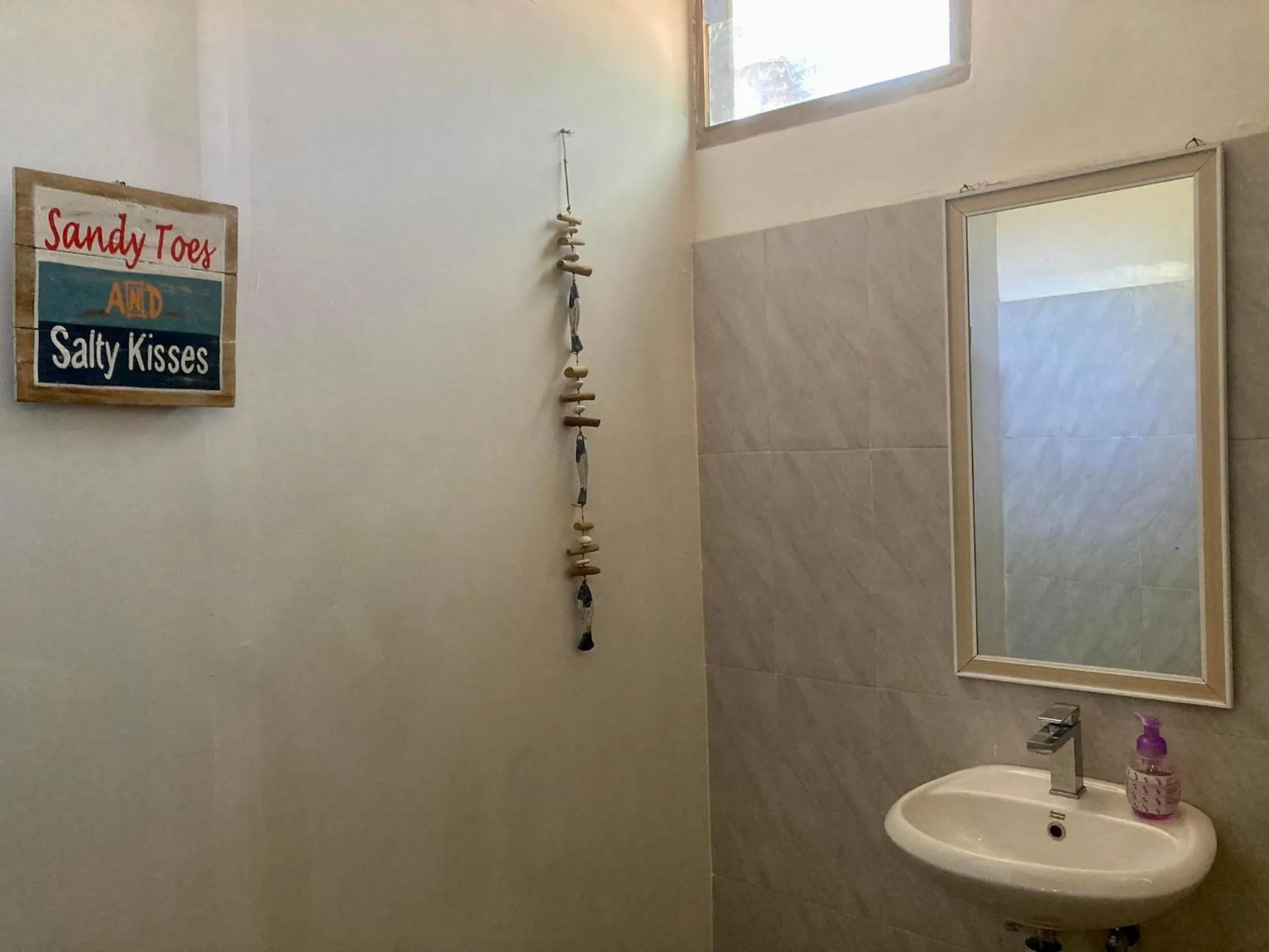 Toilet in Lutwala Bungalows and Private Villa