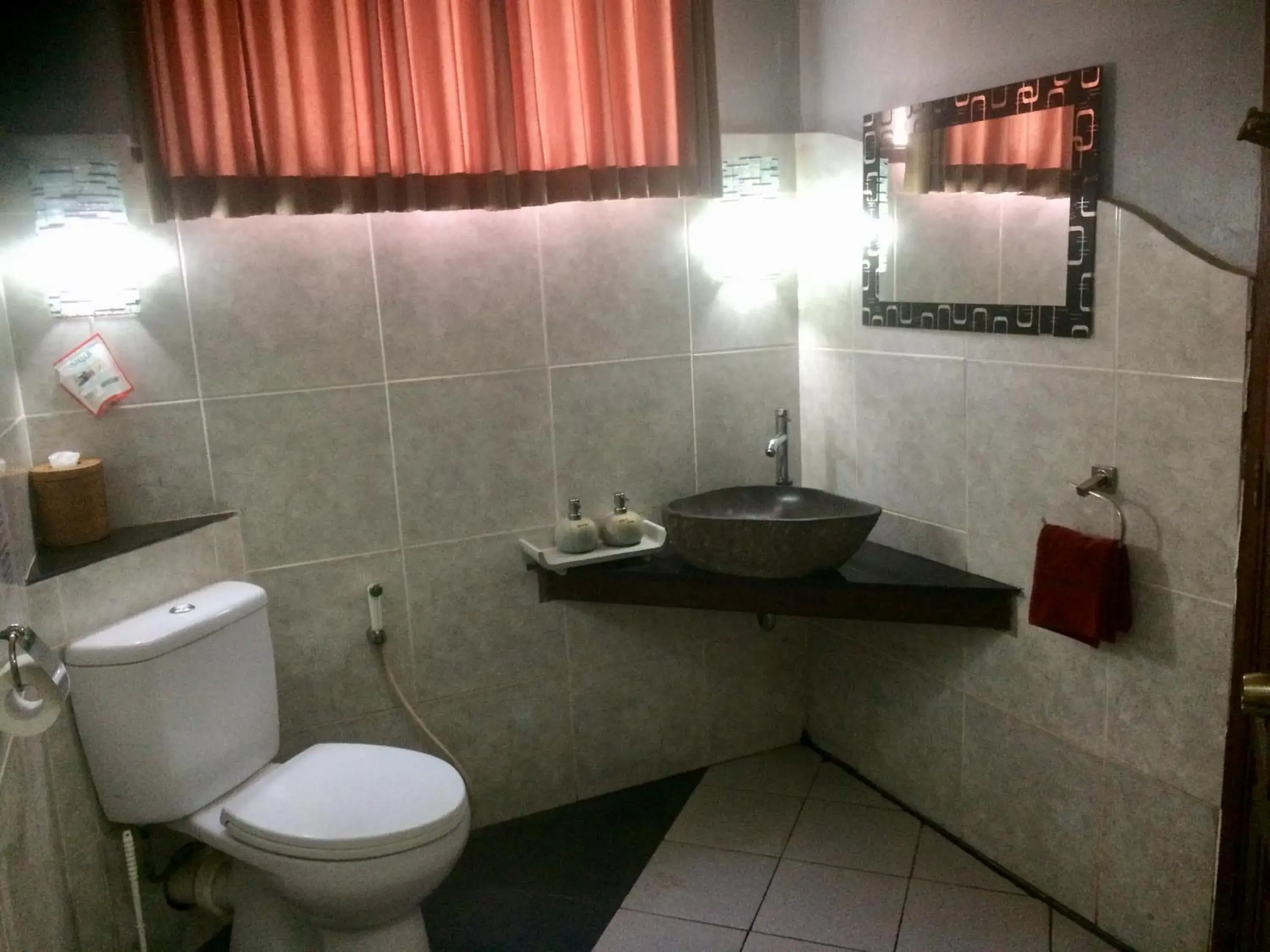 Bathroom in Lutwala Bungalows and Private Villa Bathroom in Lutwala Bungalows and Private Villa