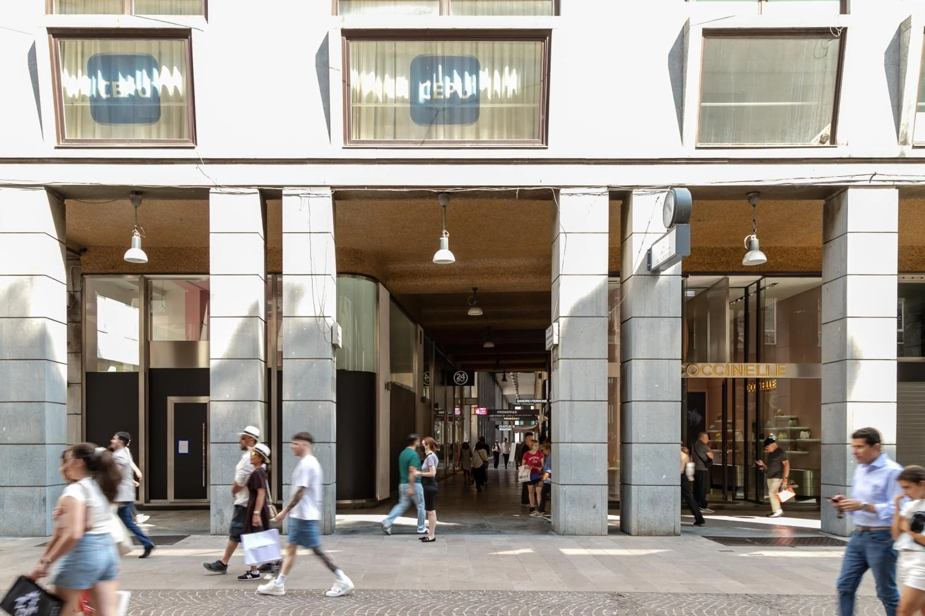 Facade/entrance in AH - Duomo Essence