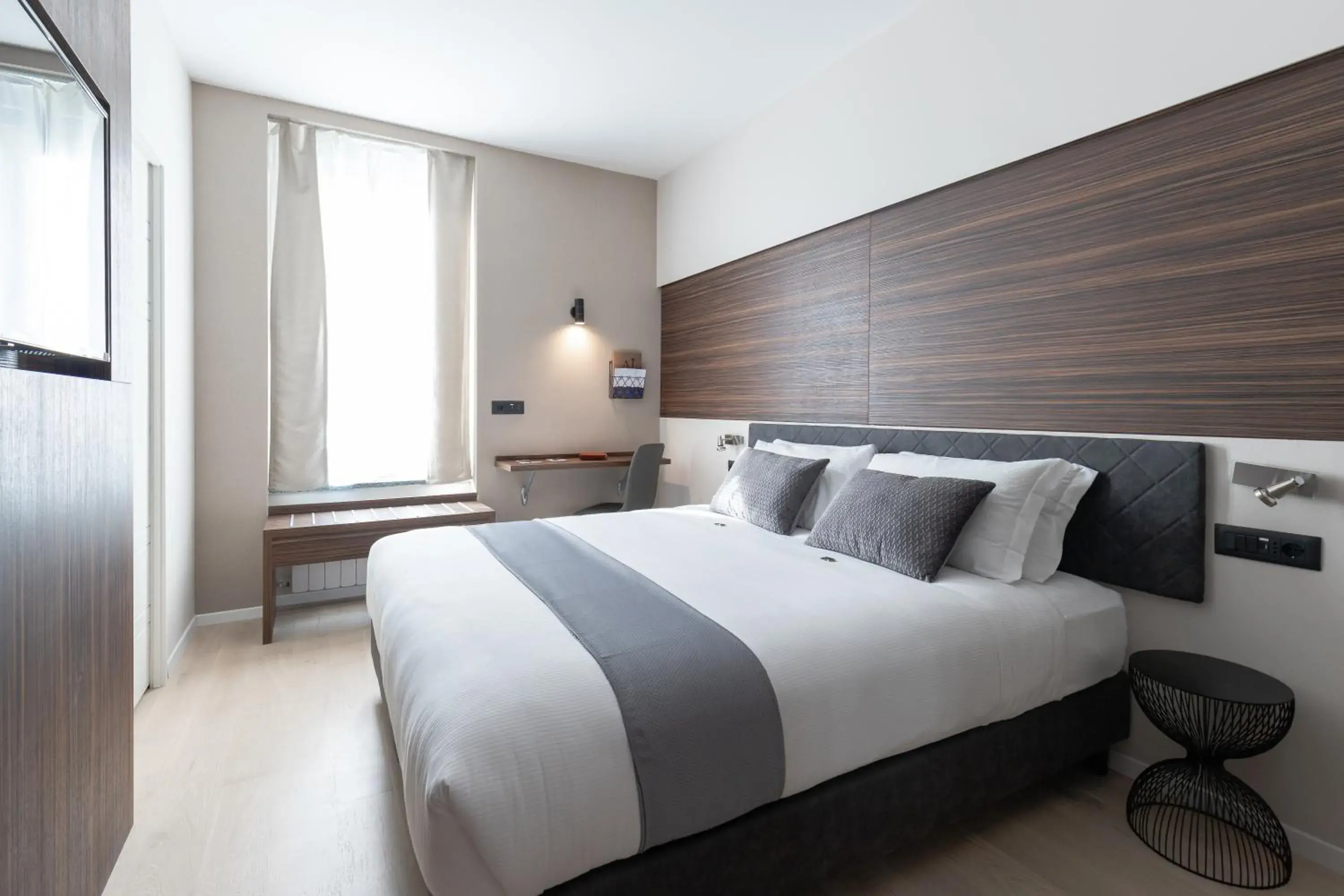 Bed in AH - Duomo Essence Bed in AH - Duomo Essence