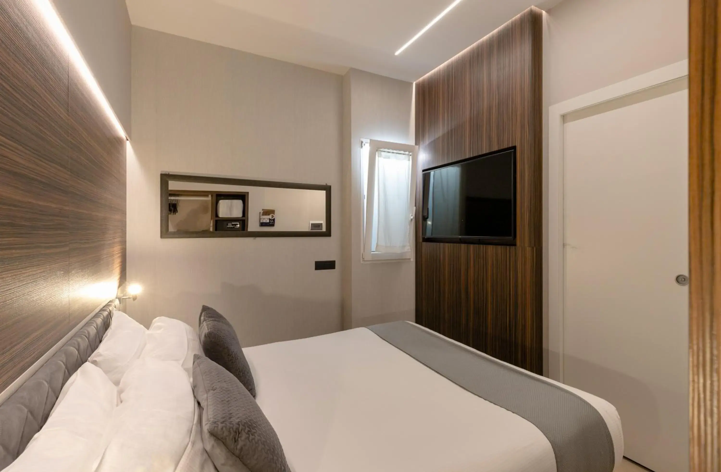 Bedroom, Bed in AH - Duomo Essence Bedroom, Bed in AH - Duomo Essence