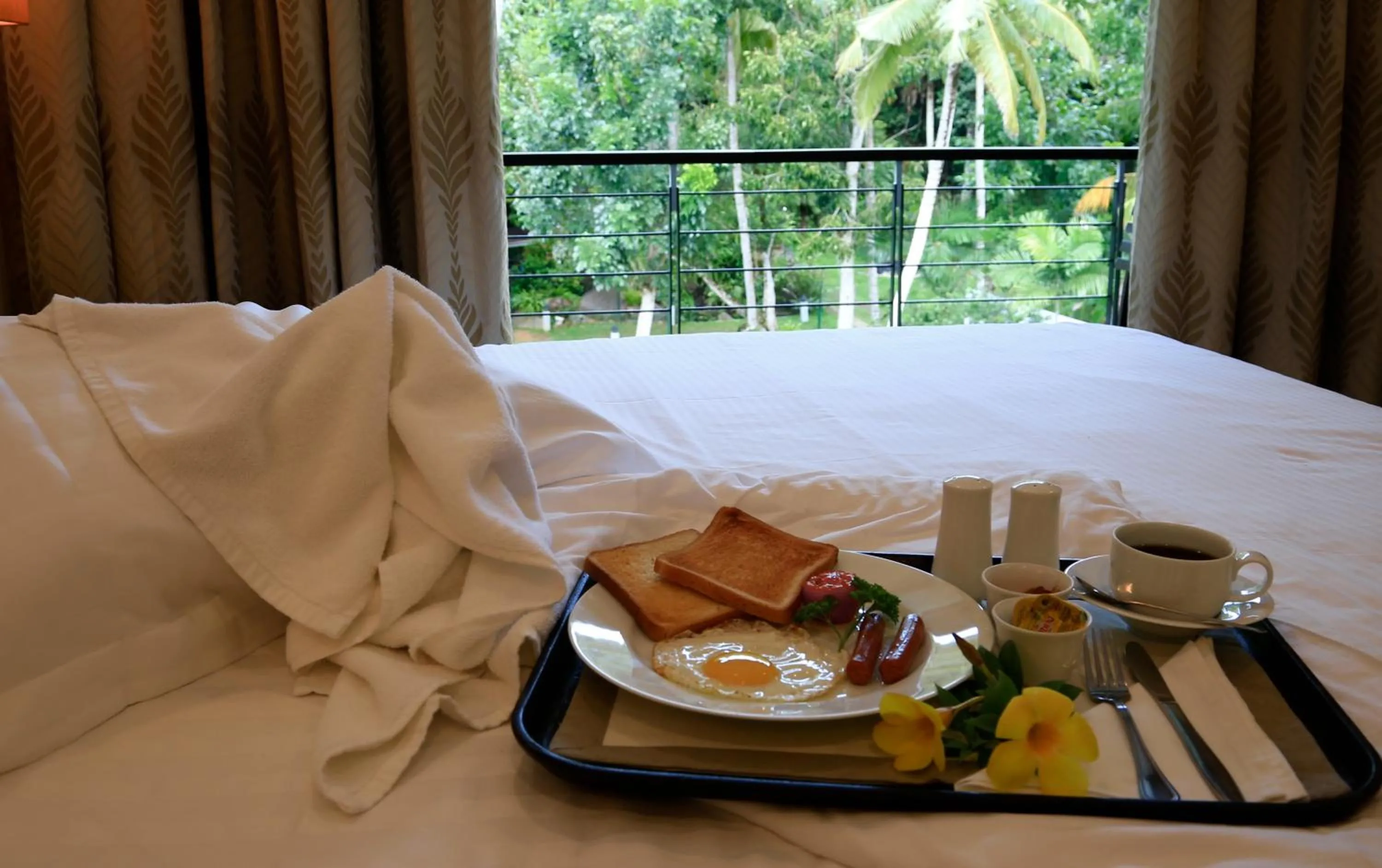 Balcony/Terrace, Bed in Nature Trails Boutique Hotel