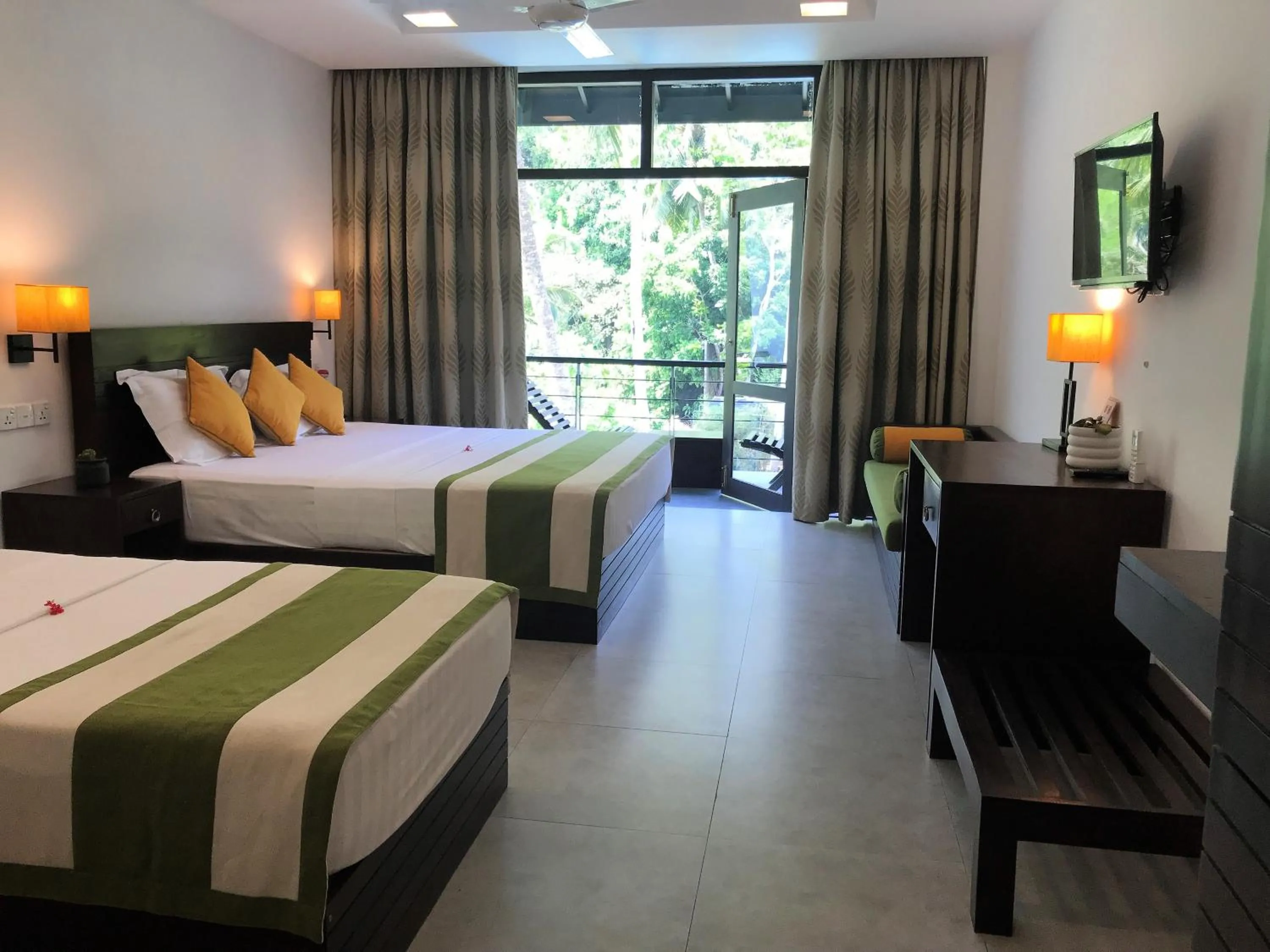 TV and multimedia, Bed in Nature Trails Boutique Hotel