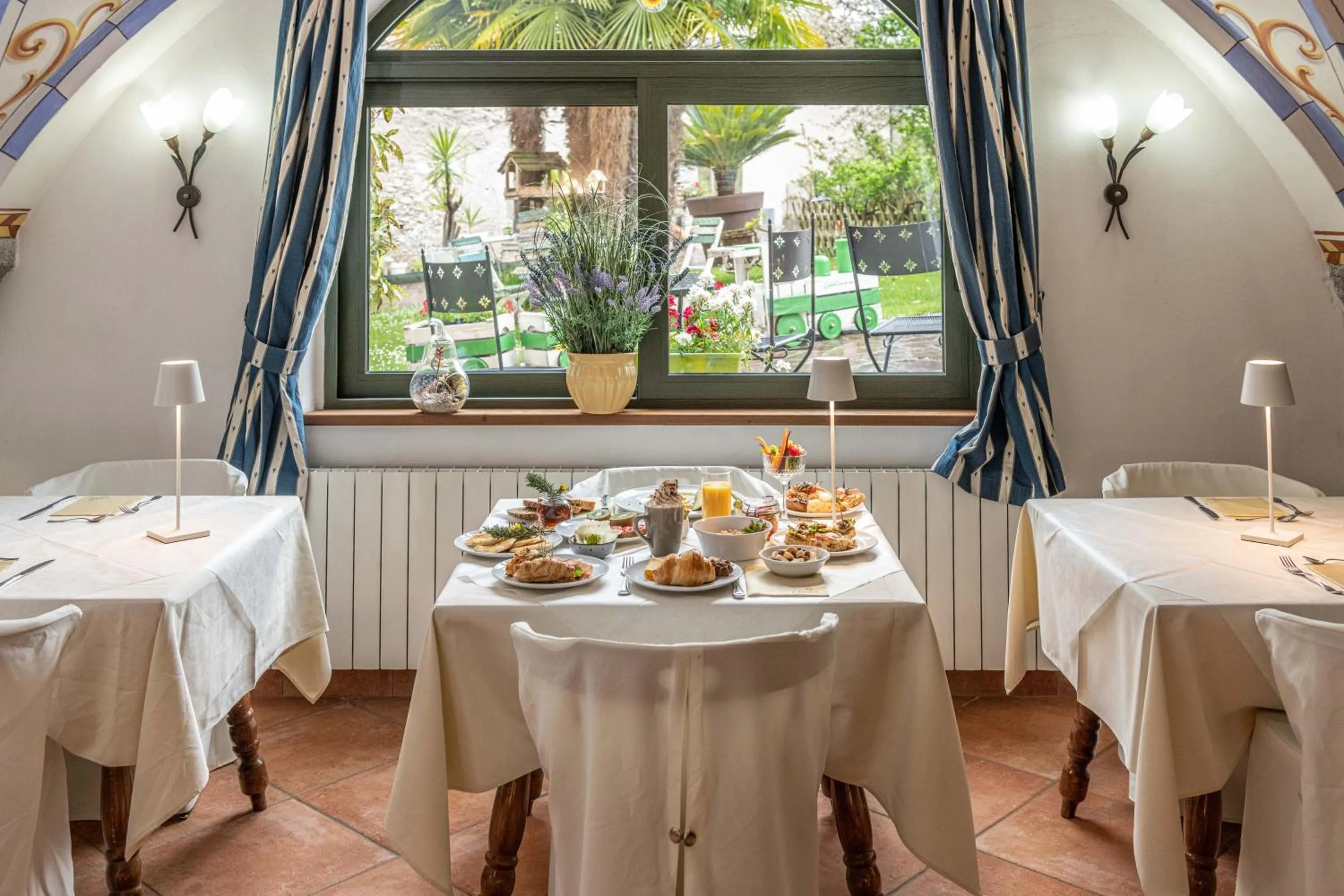 Breakfast in Good Life Hotel Garden - Private Spa and Pool