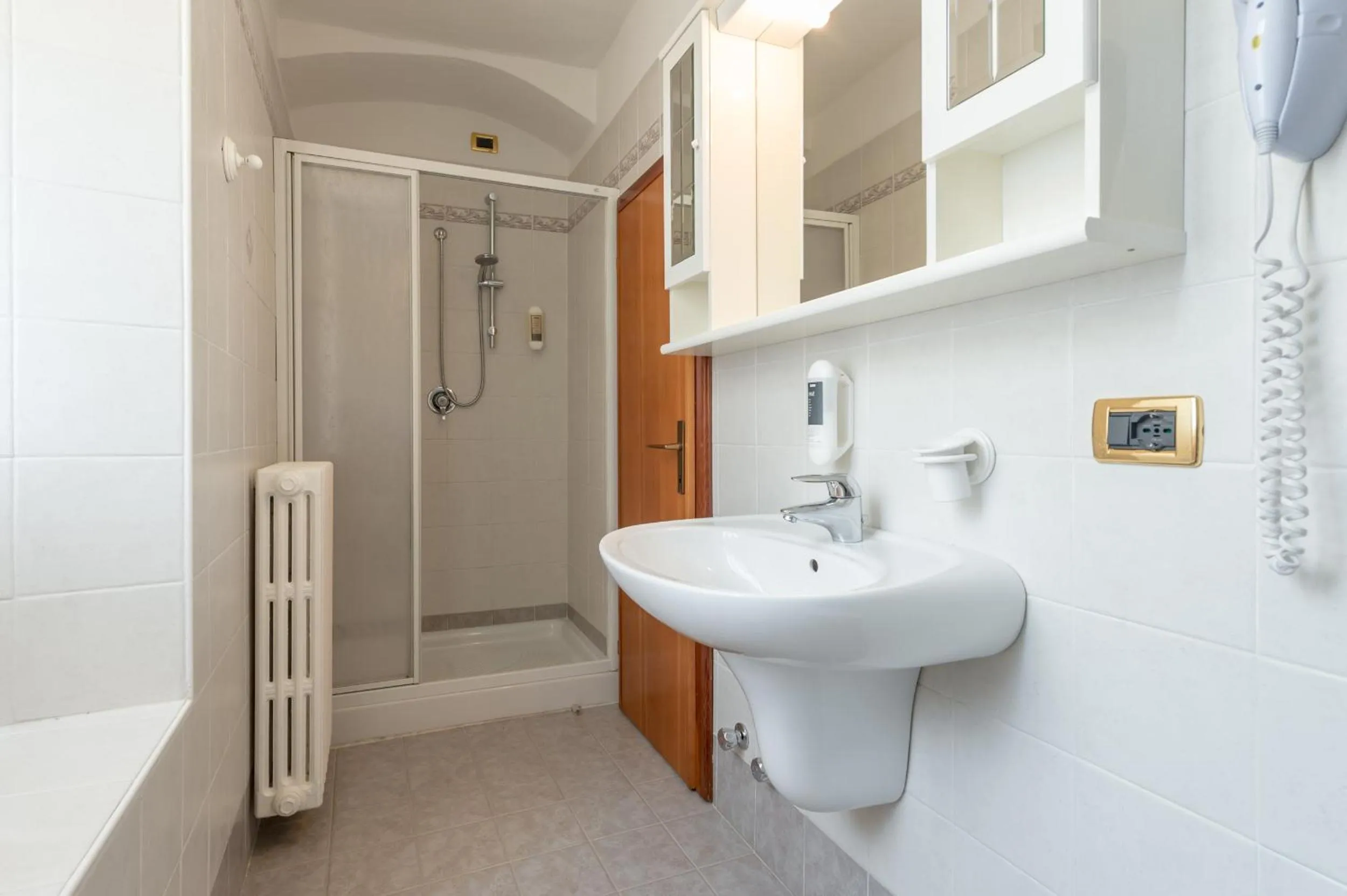 Shower in Good Life Hotel Garden - Private Spa and Pool