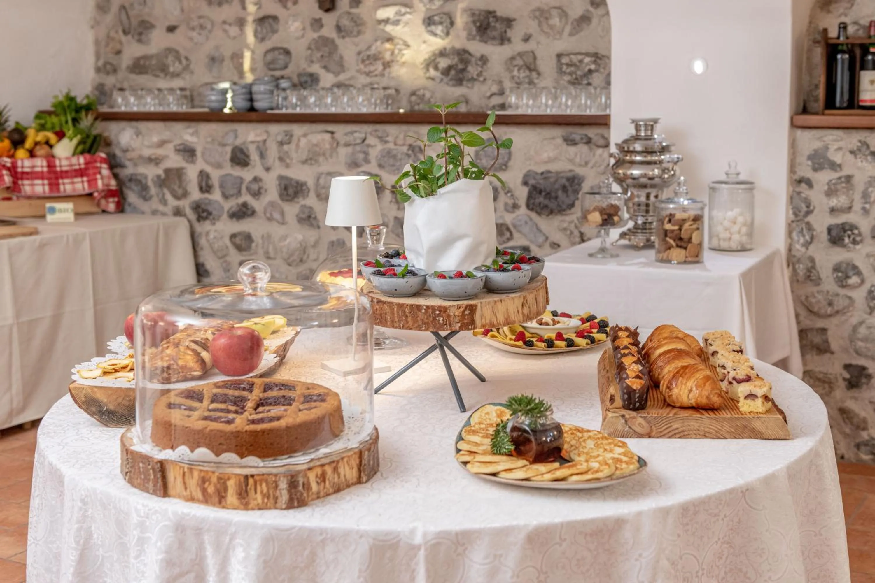 Breakfast in Good Life Hotel Garden - Private Spa and Pool