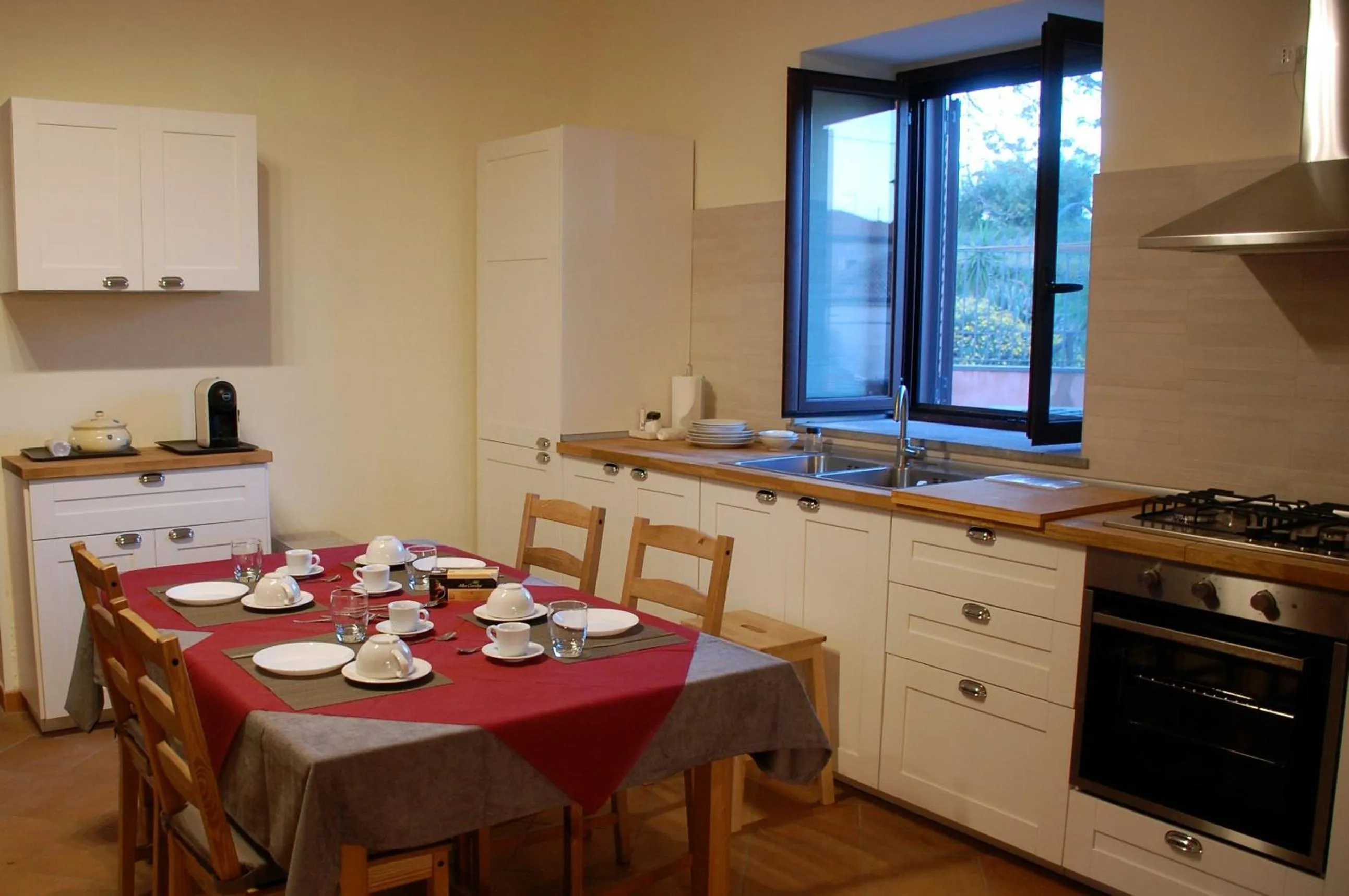 Communal kitchen in Casa Farlazzo