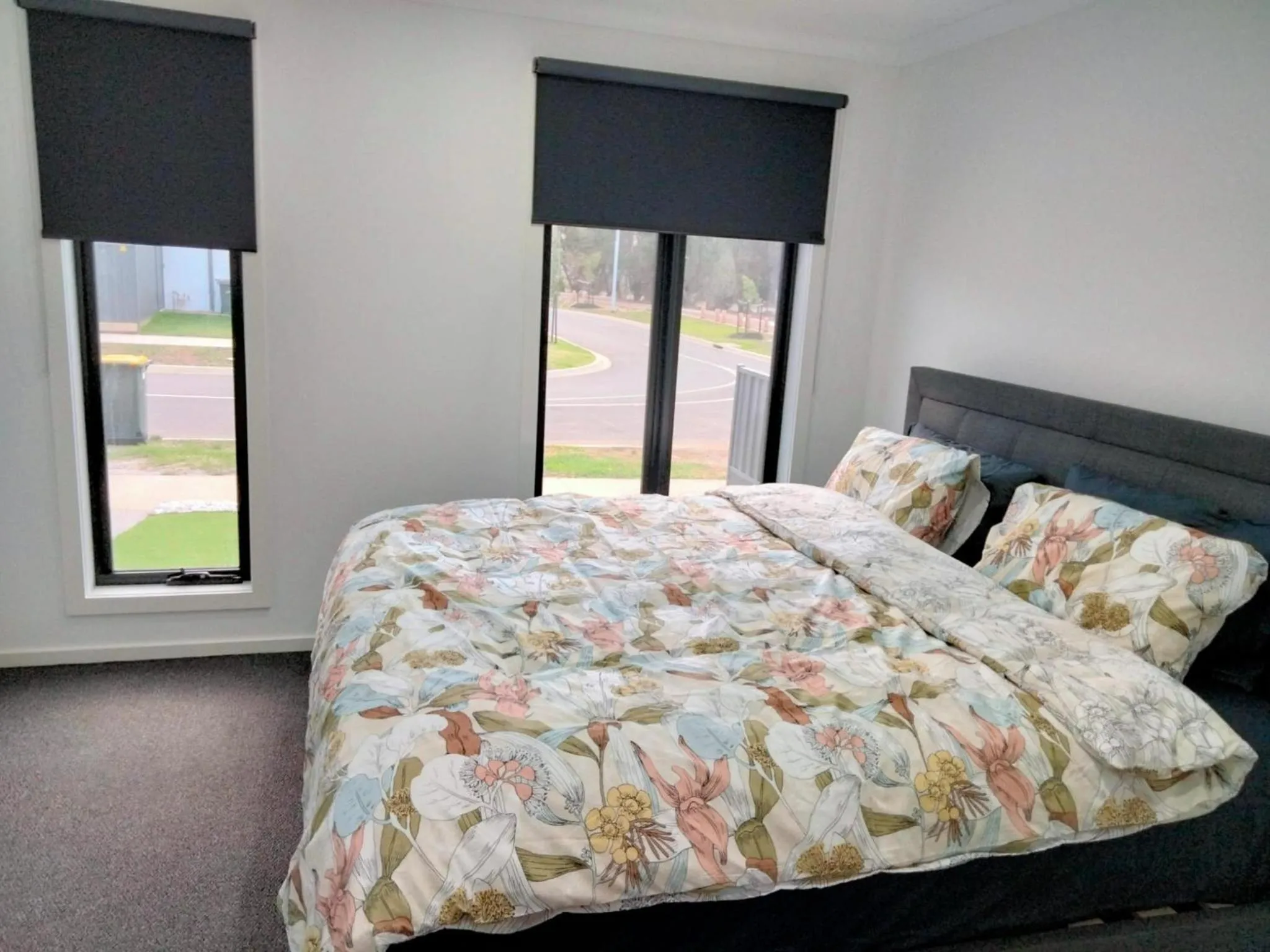 Modern and cosey 4 bedroom house walk to beach