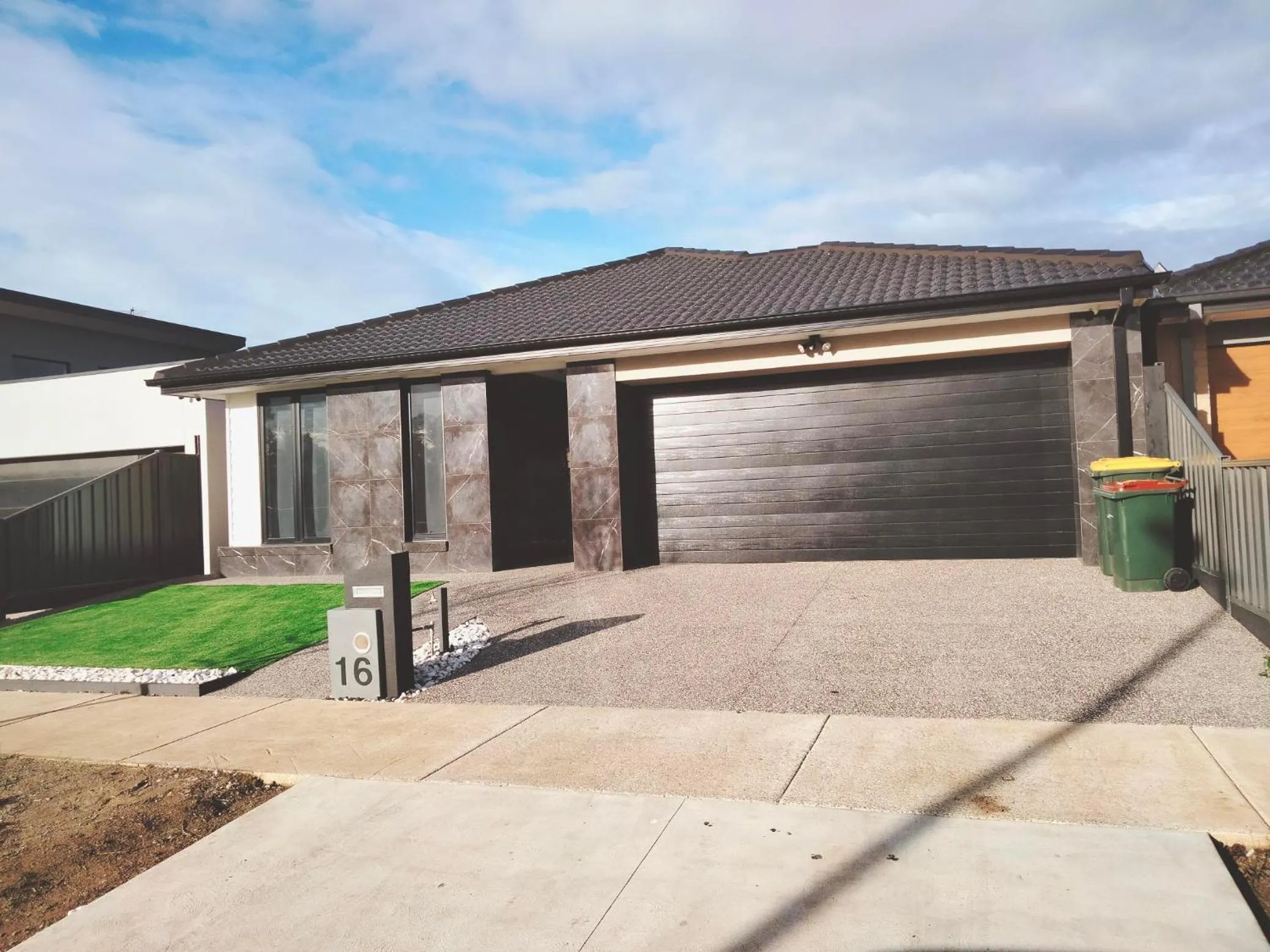 Four-Bedroom House in Modern and cosey 4 bedroom house walk to beach