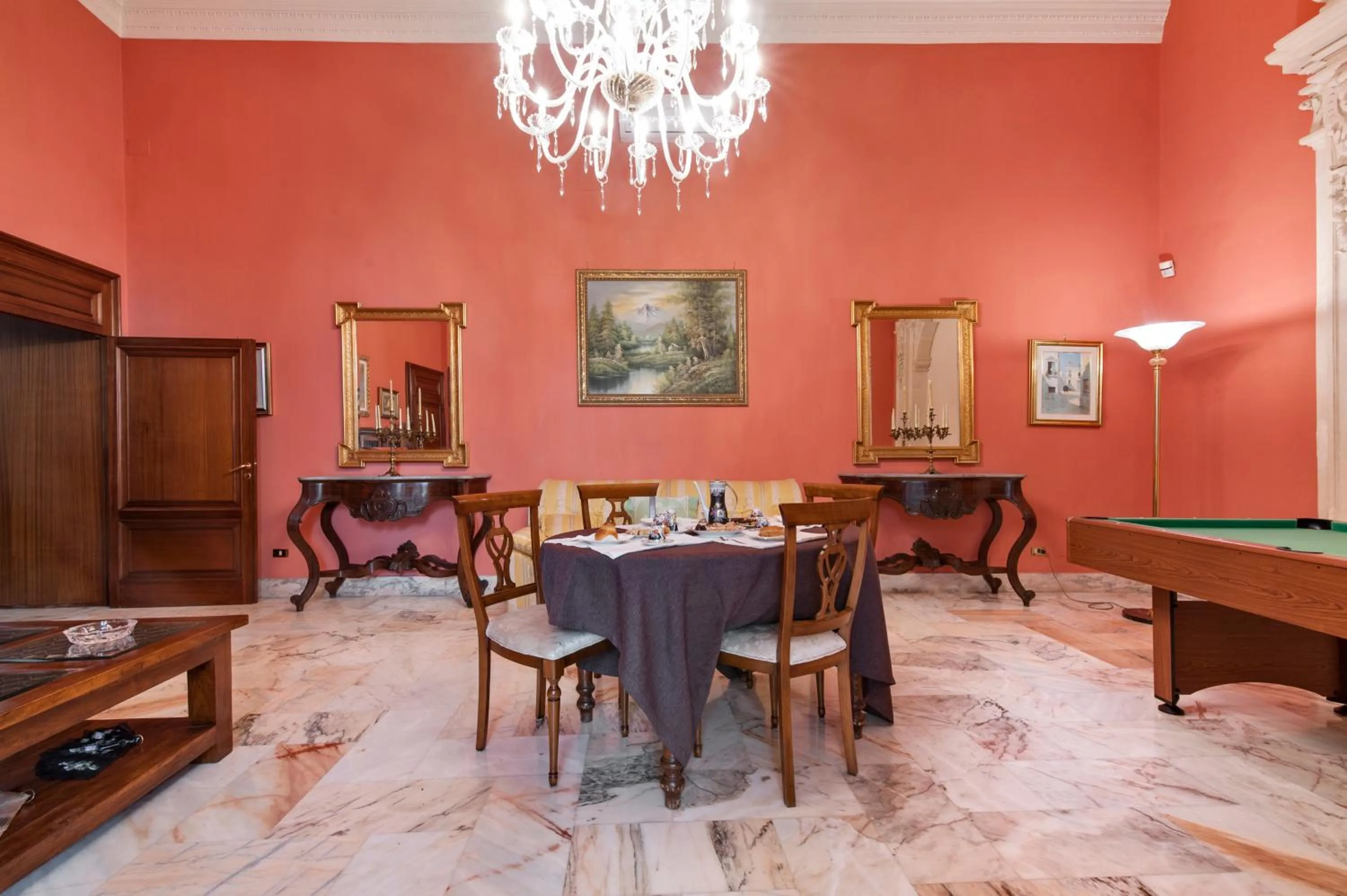 Communal lounge/ TV room in Dimora Corte Lubelli