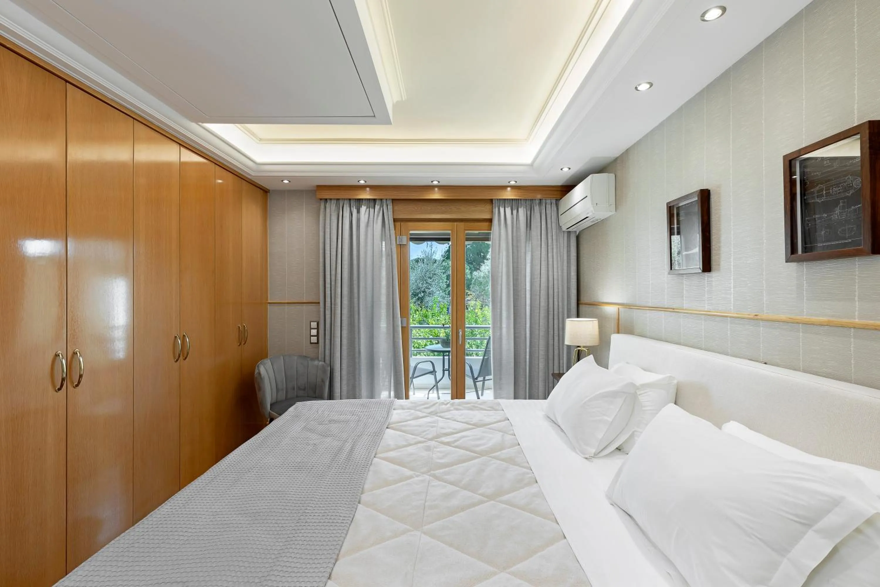 Vouliagmeni's Elegance by Acropolis Suites