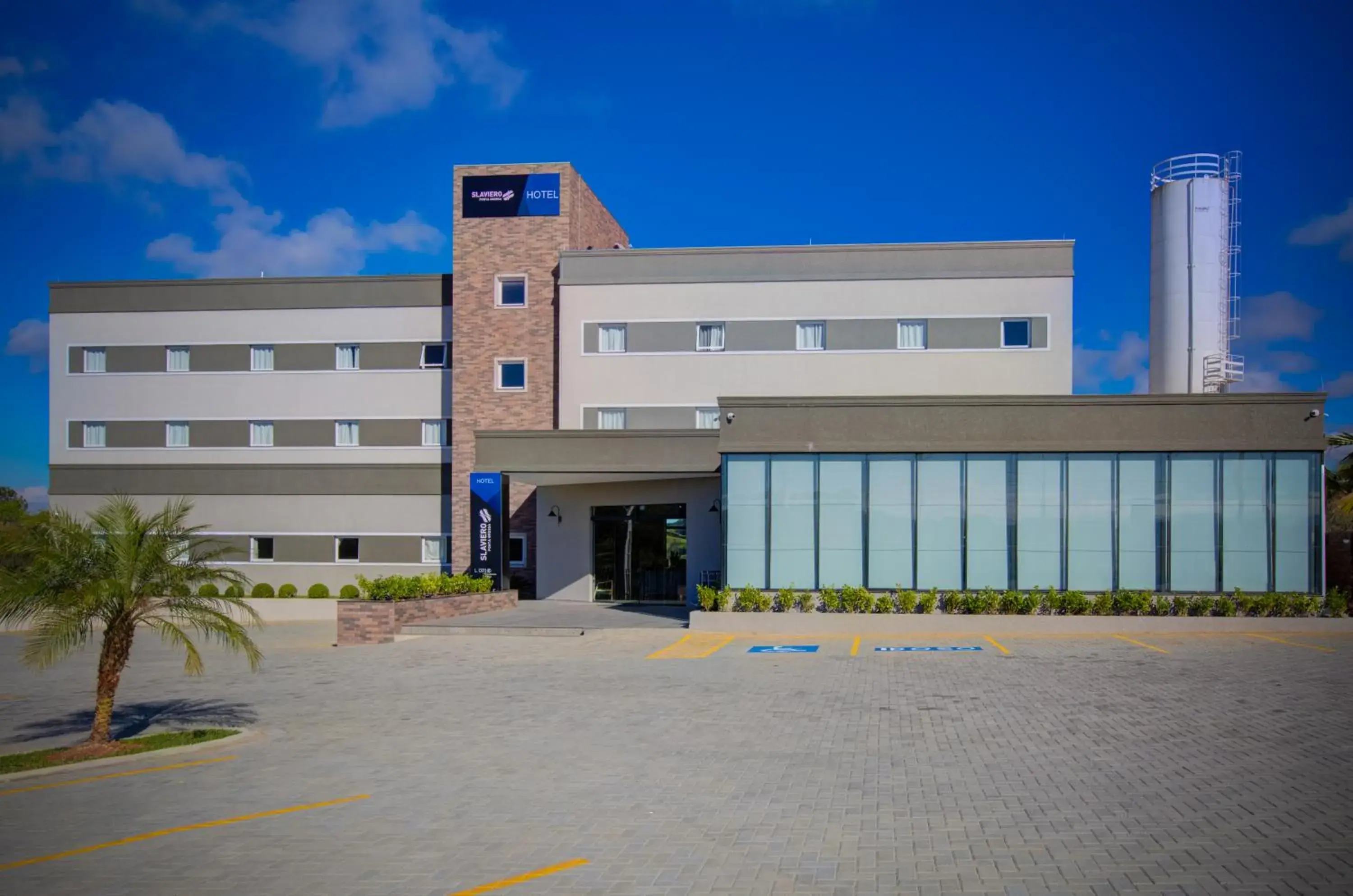 Property building in Slaviero Ponta Grossa Property building in Slaviero Ponta Grossa