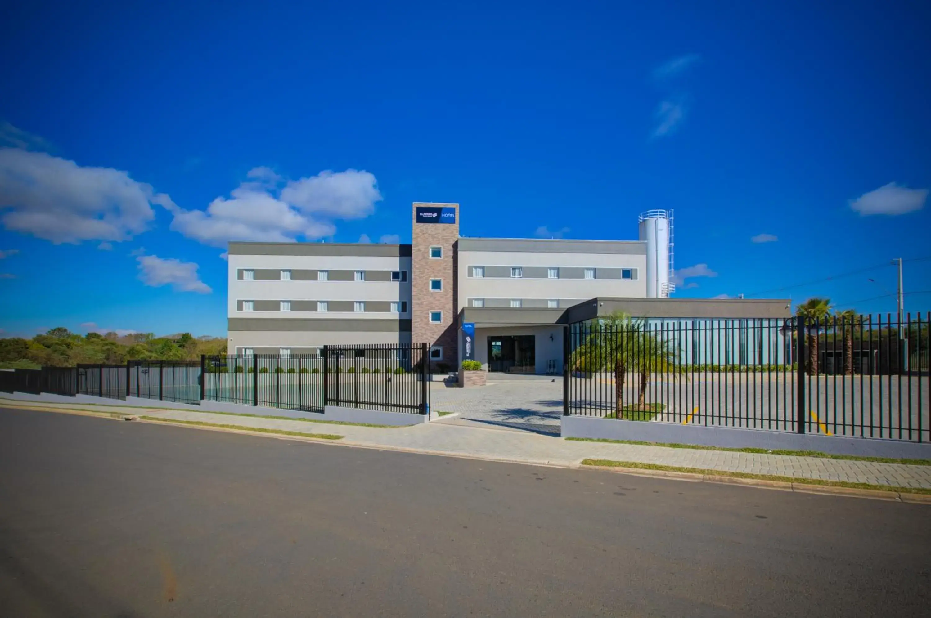 Property building in Slaviero Ponta Grossa Property building in Slaviero Ponta Grossa