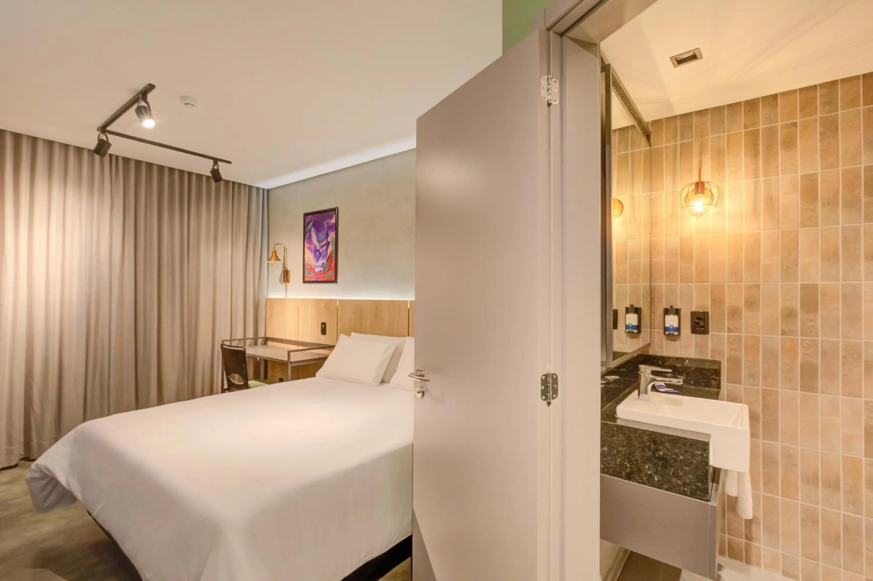 Photo of the whole room, Bed in Slaviero Ponta Grossa