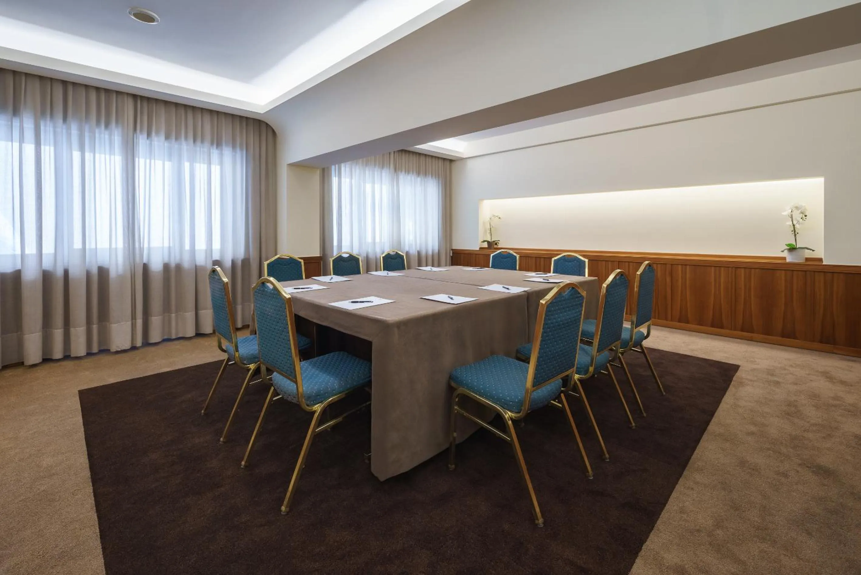 Meeting/conference room in Exe Majestic