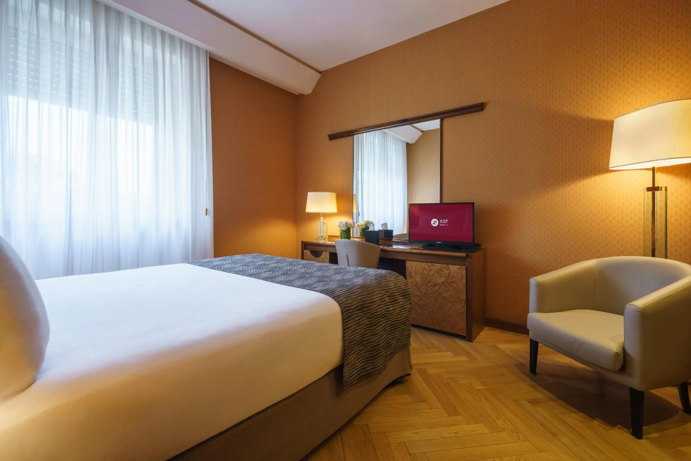 Bedroom, Bed in Exe Majestic