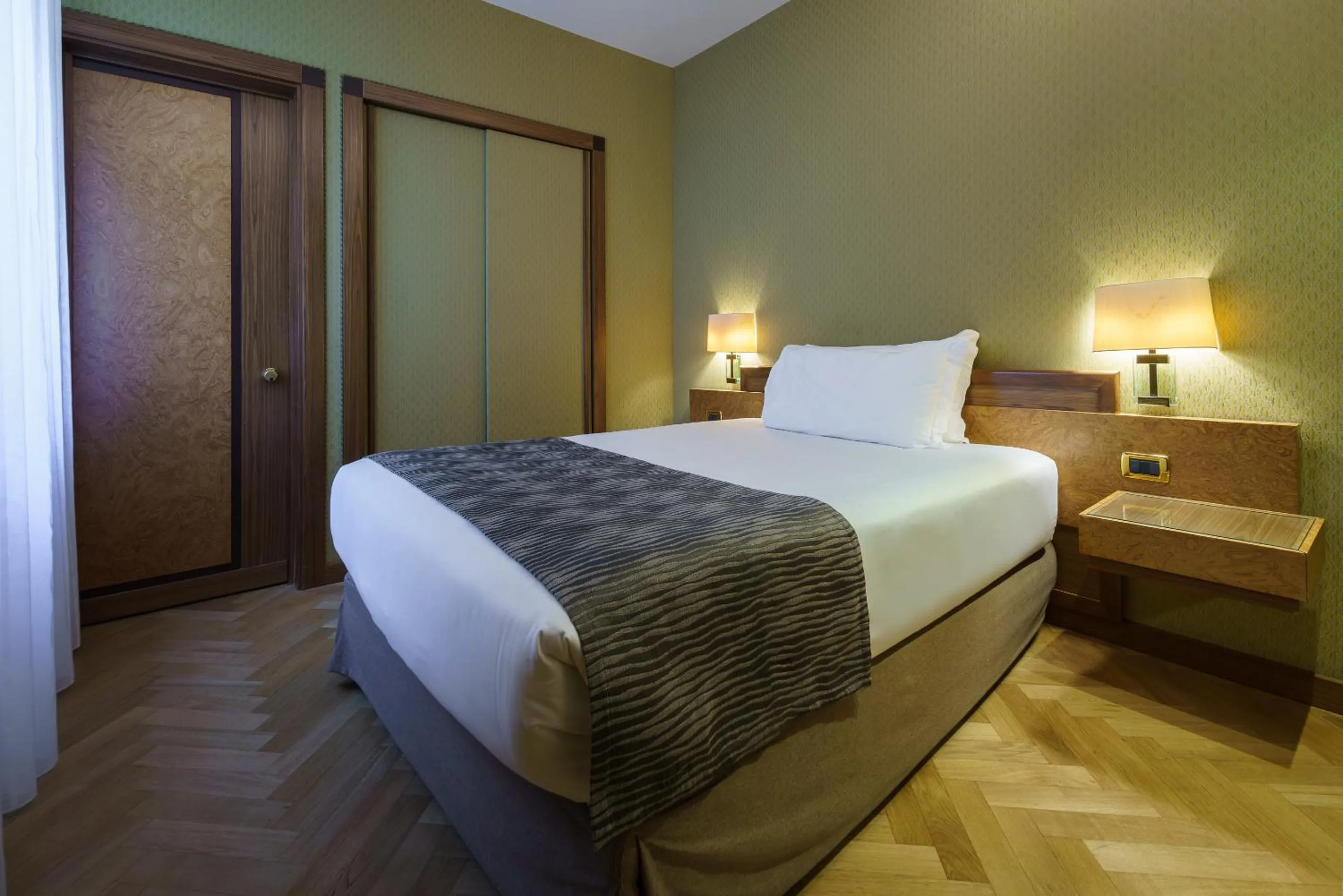 Photo of the whole room, Bed in Exe Majestic