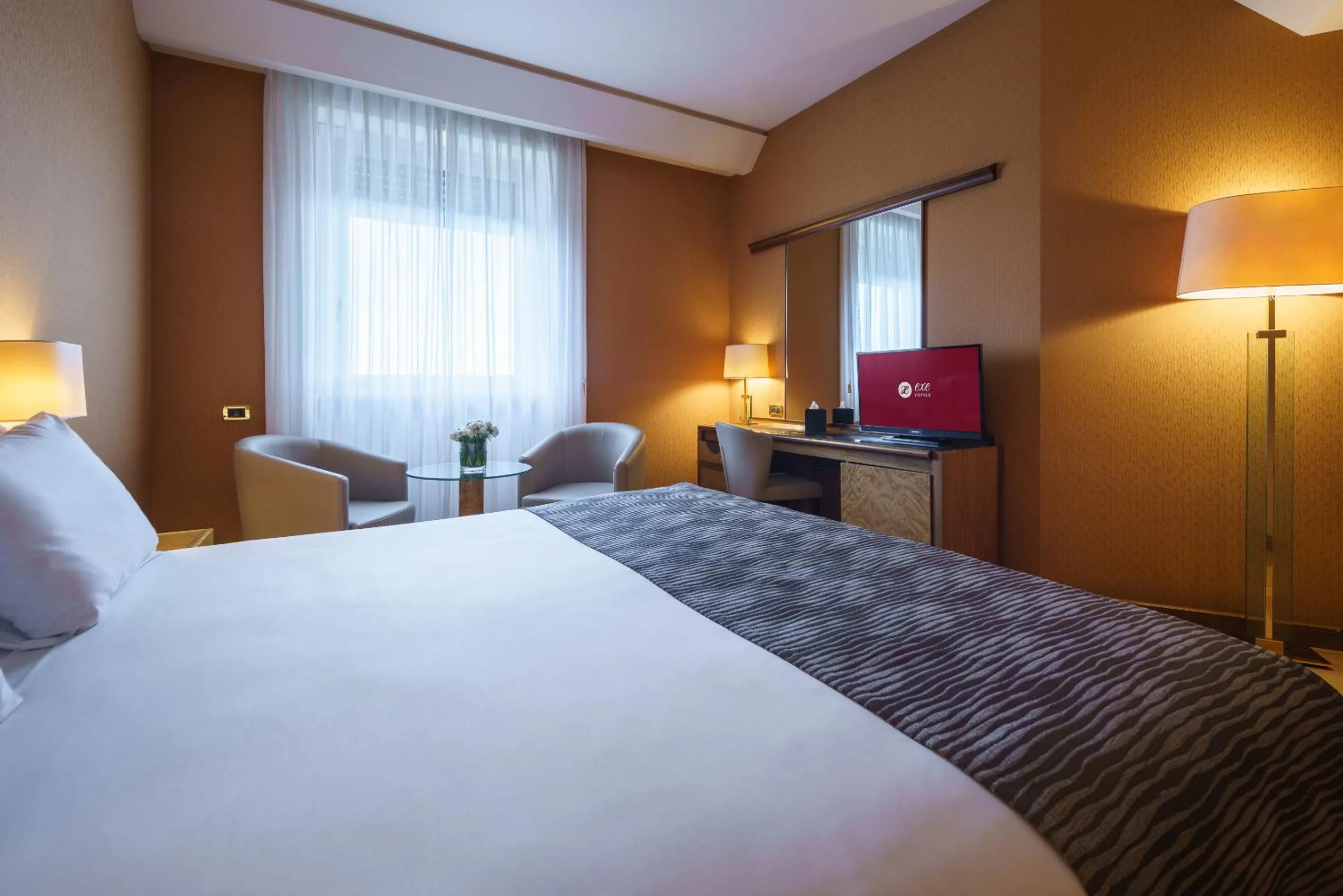 Bedroom, Bed in Exe Majestic