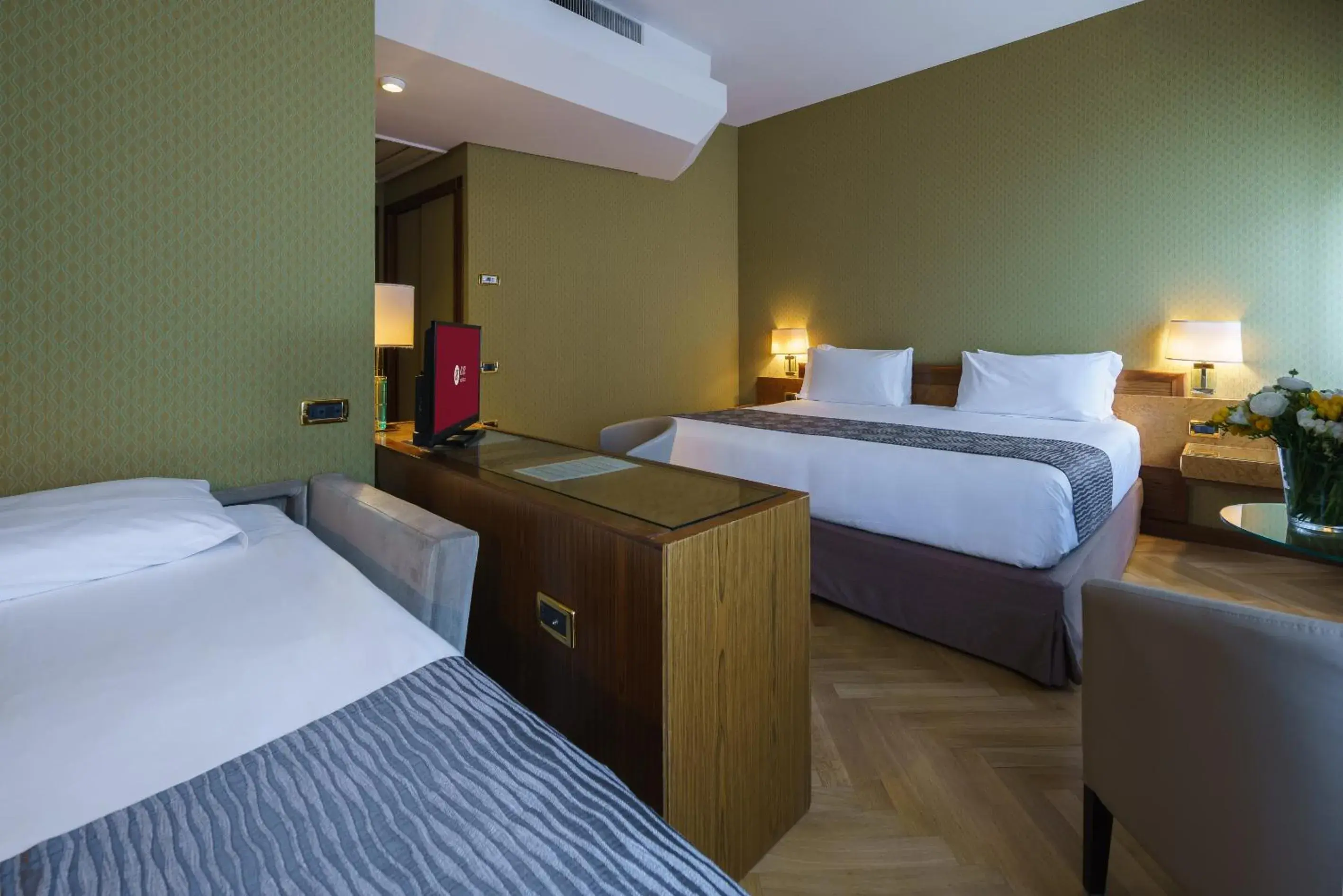 Bedroom, Bed in Exe Majestic Bedroom, Bed in Exe Majestic