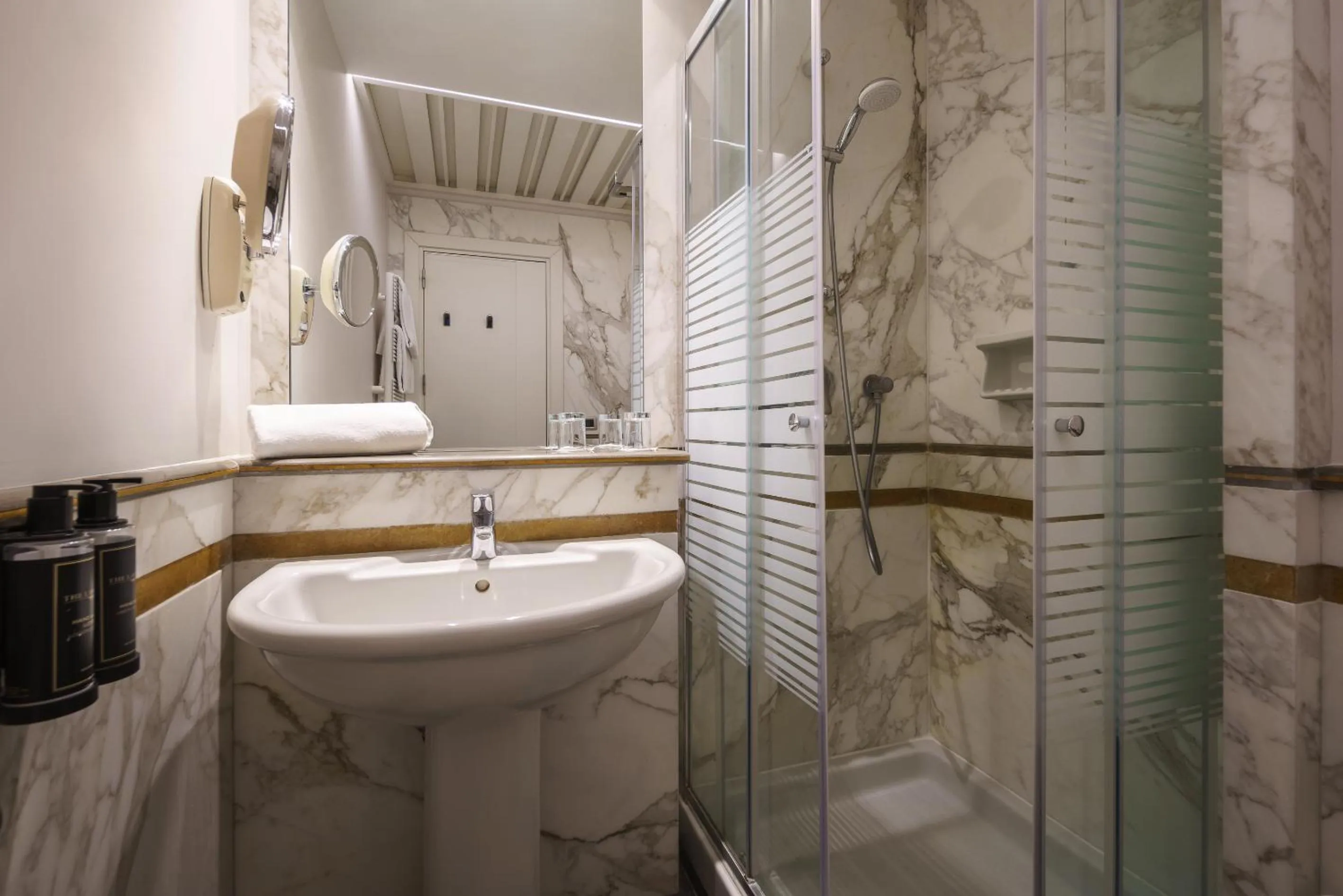 Bathroom in Exe Majestic