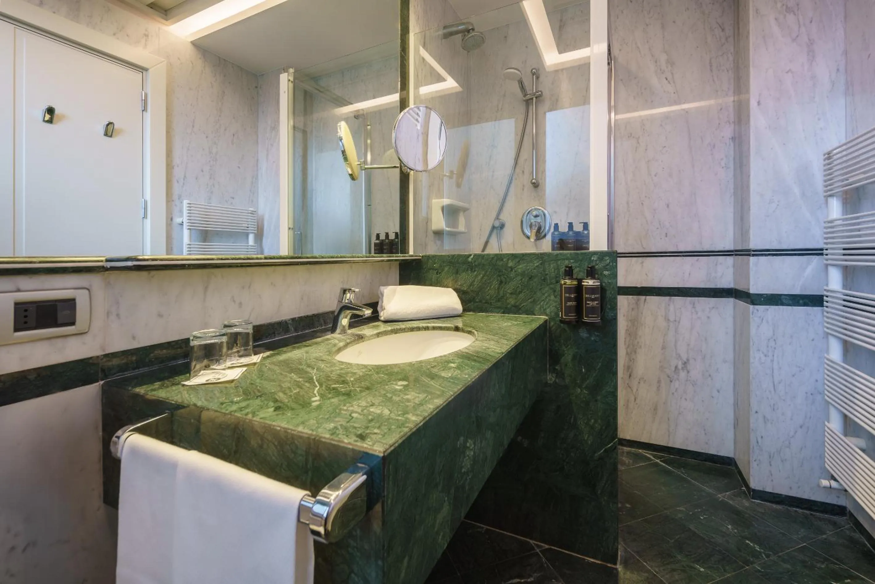 Bathroom in Exe Majestic