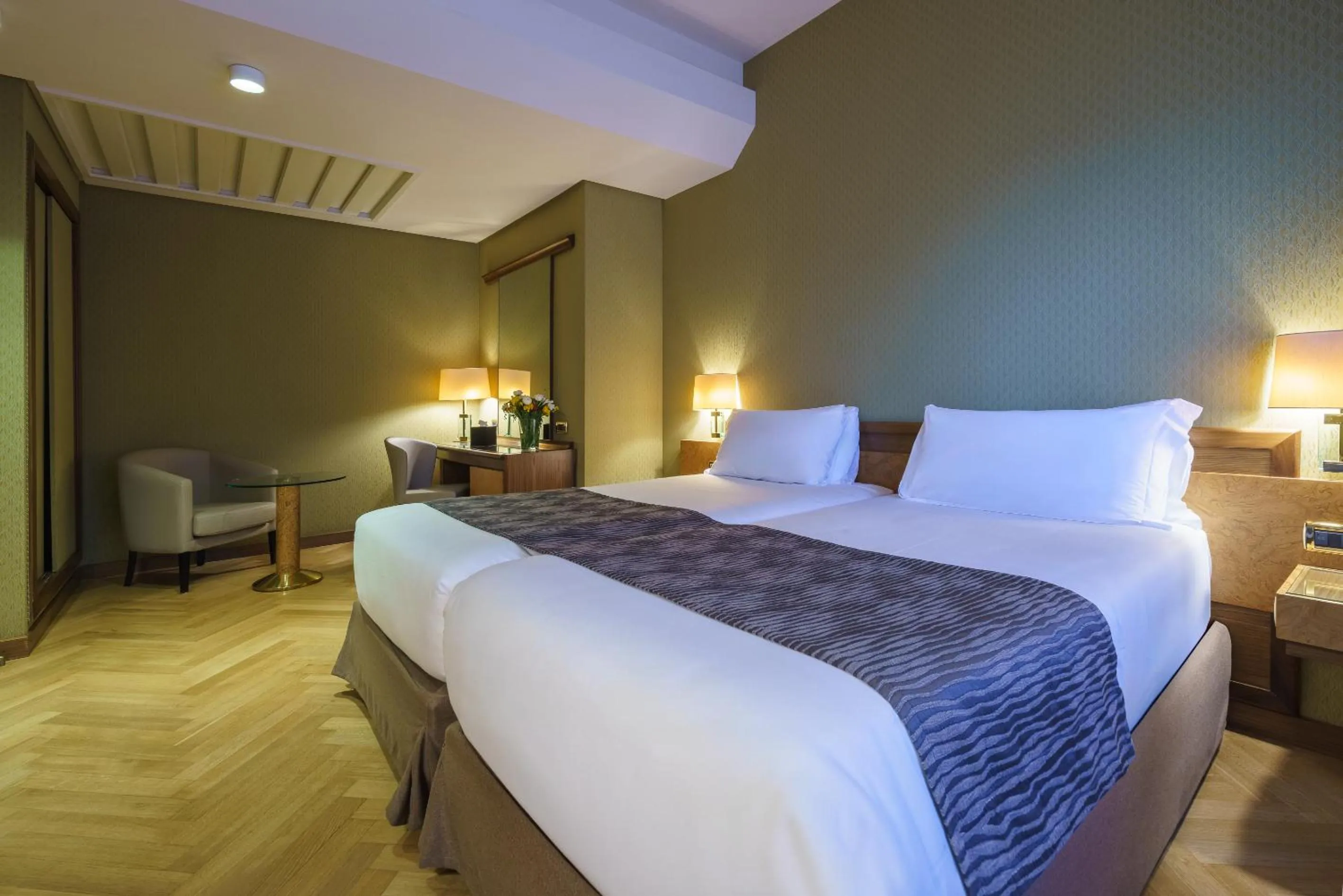 Bedroom, Bed in Exe Majestic