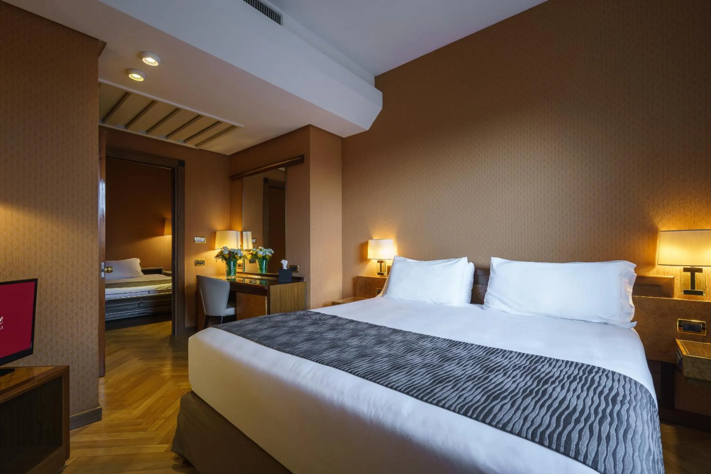 Bedroom, Bed in Exe Majestic