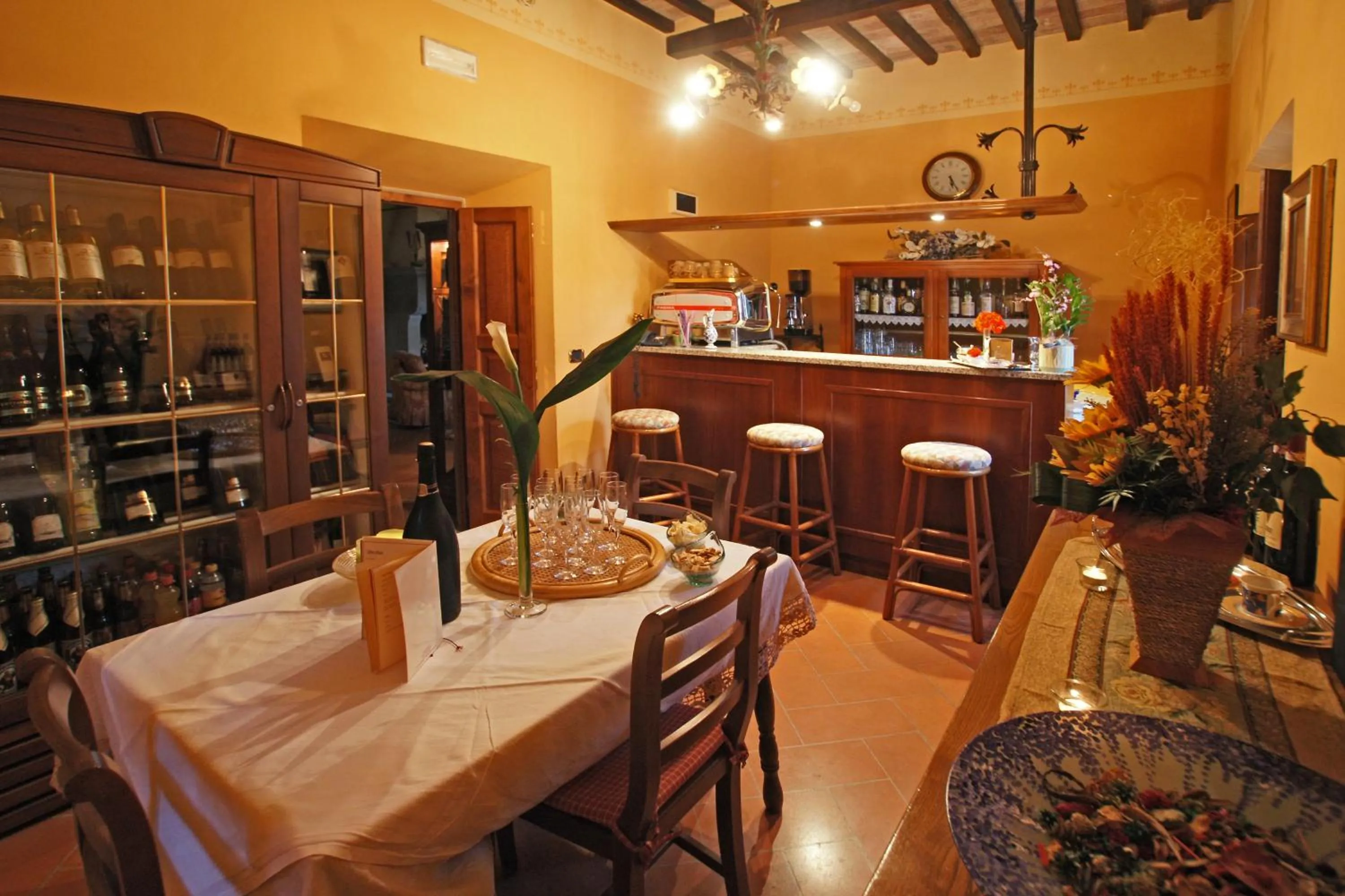 Lounge or bar in Relais Villa La Cappella