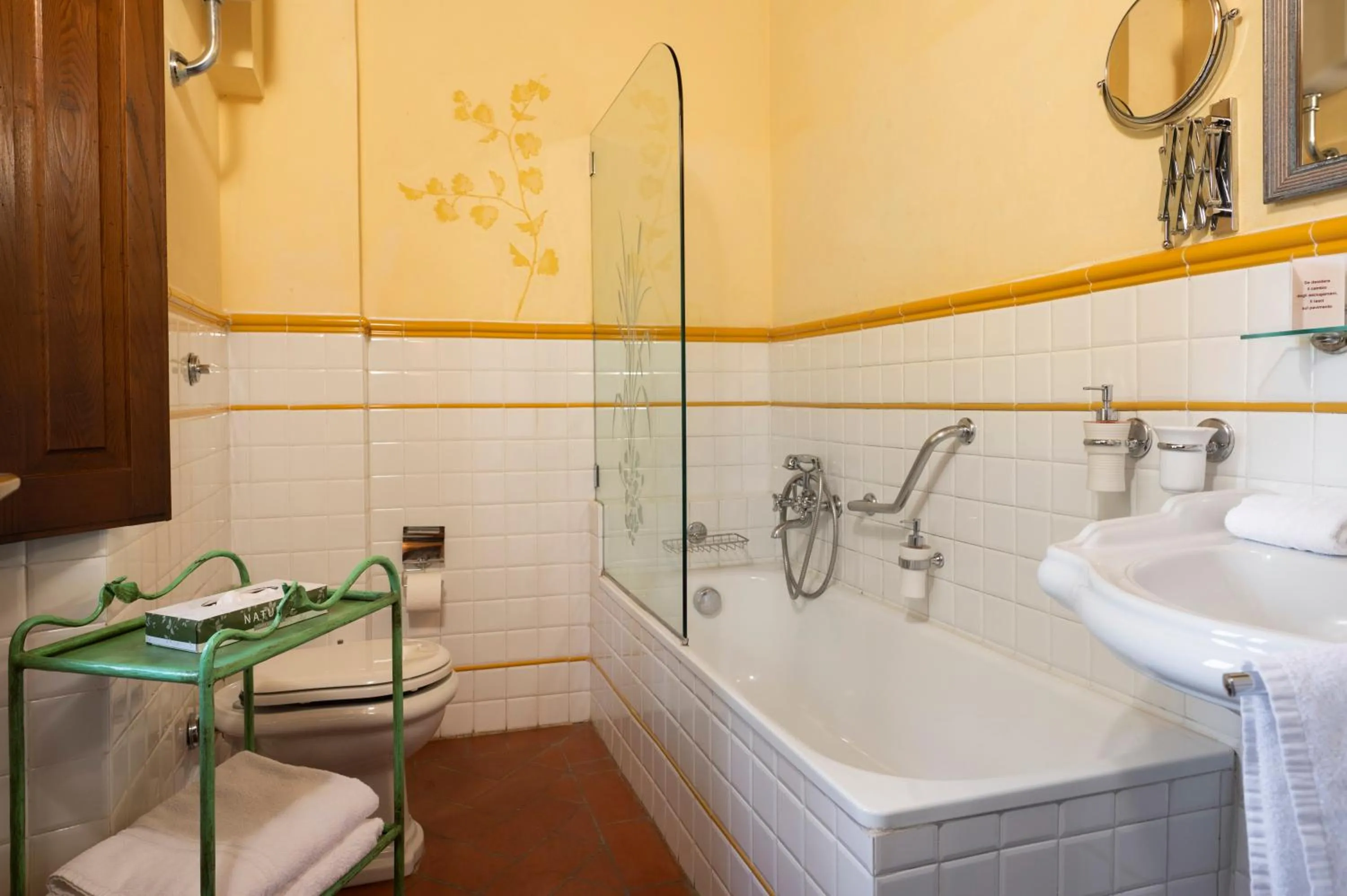 Shower in Relais Villa La Cappella