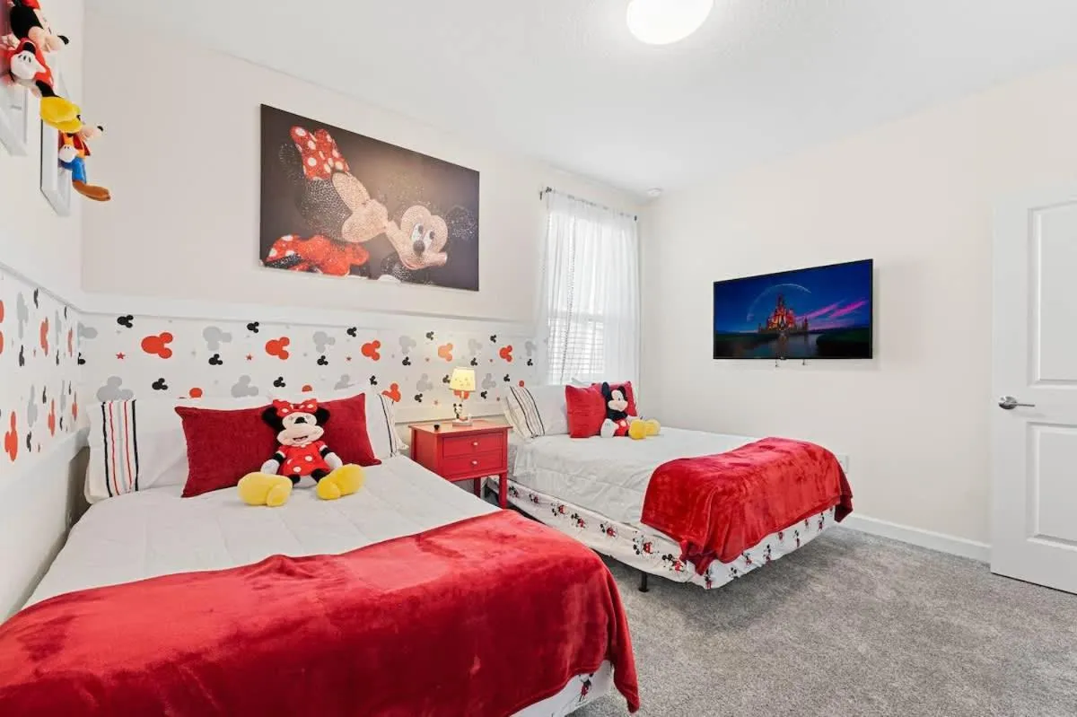 Bed in Sophisticated 6BR at Storey Lake SL2766