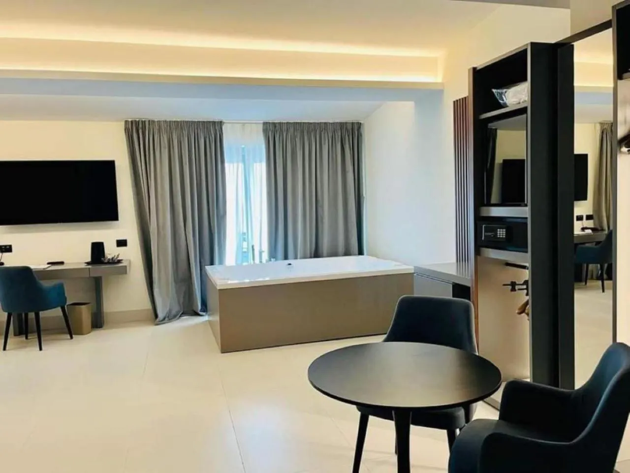 Bathroom, Bed in Best Western Hotel Ferrari