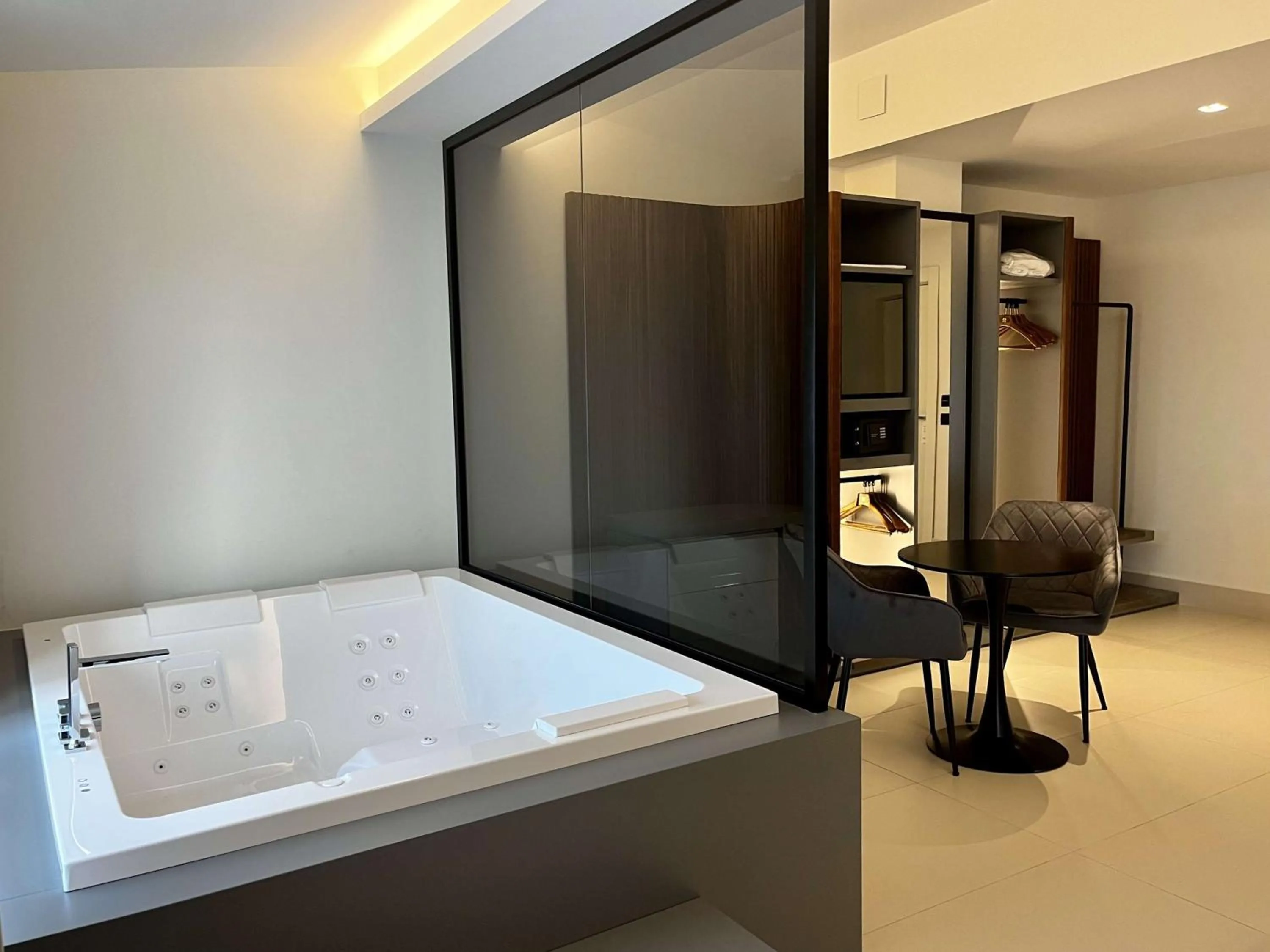 Hot Tub in Best Western Hotel Ferrari