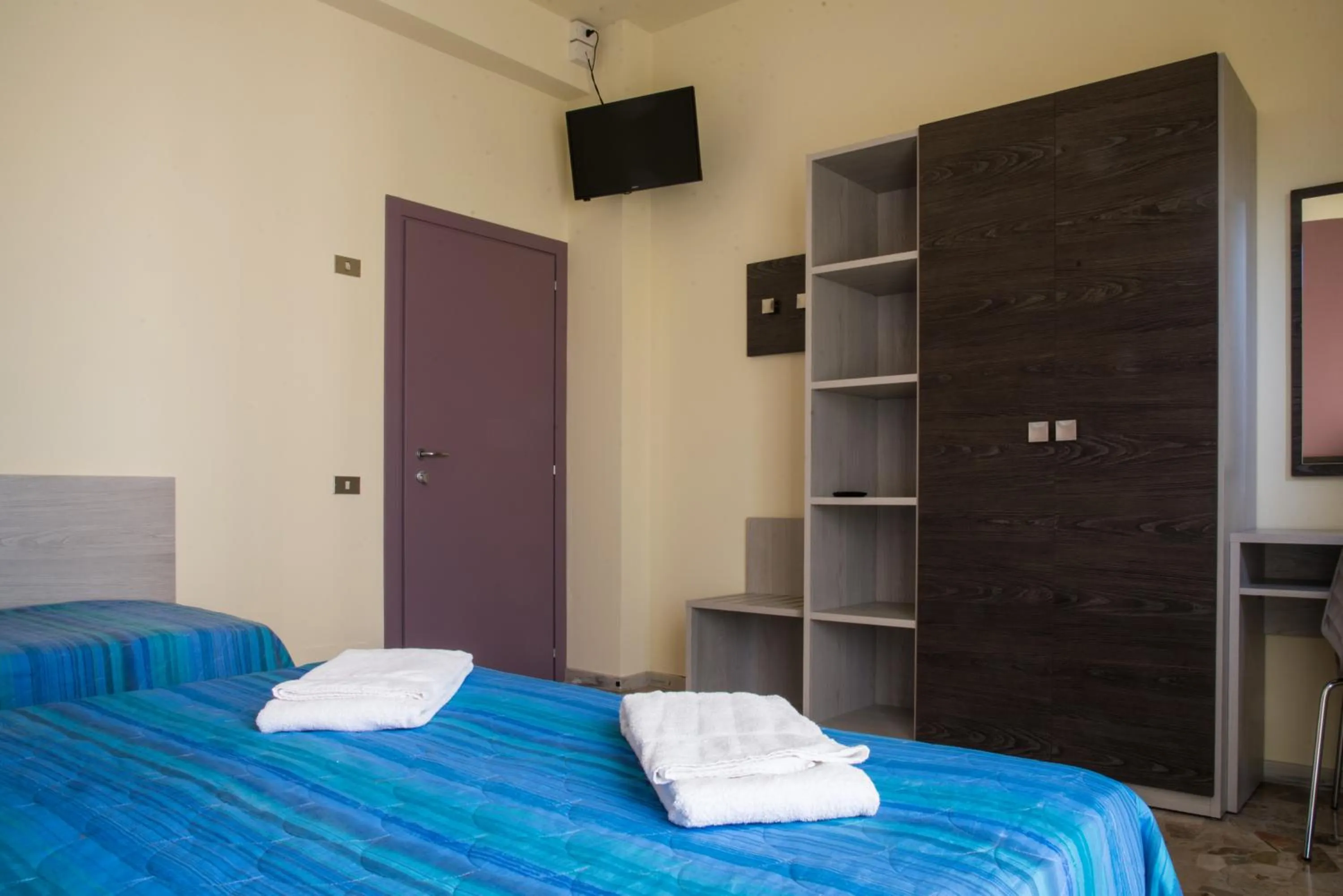 Photo of the whole room, Bed in Hotel Mirage