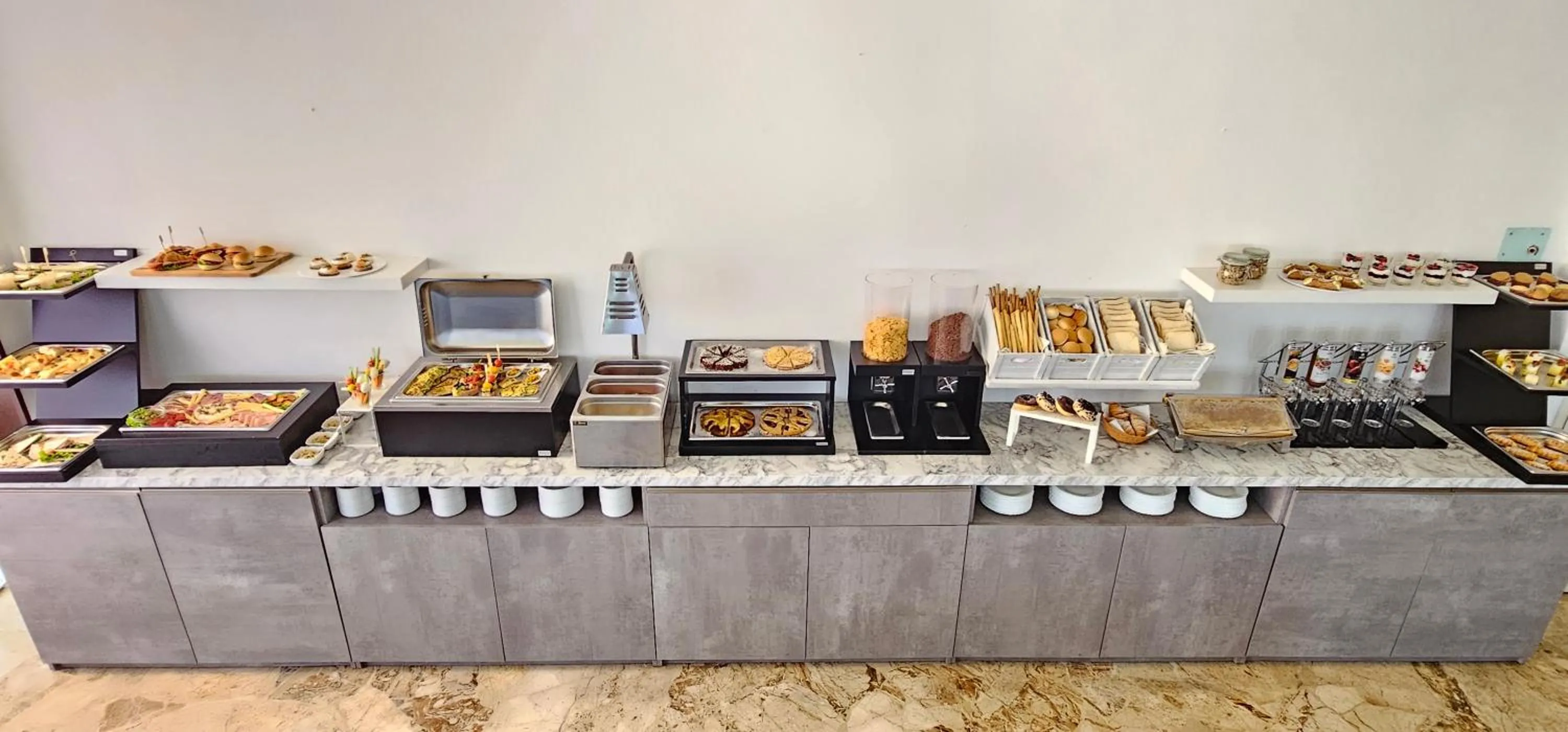 Breakfast in Hotel Mirage