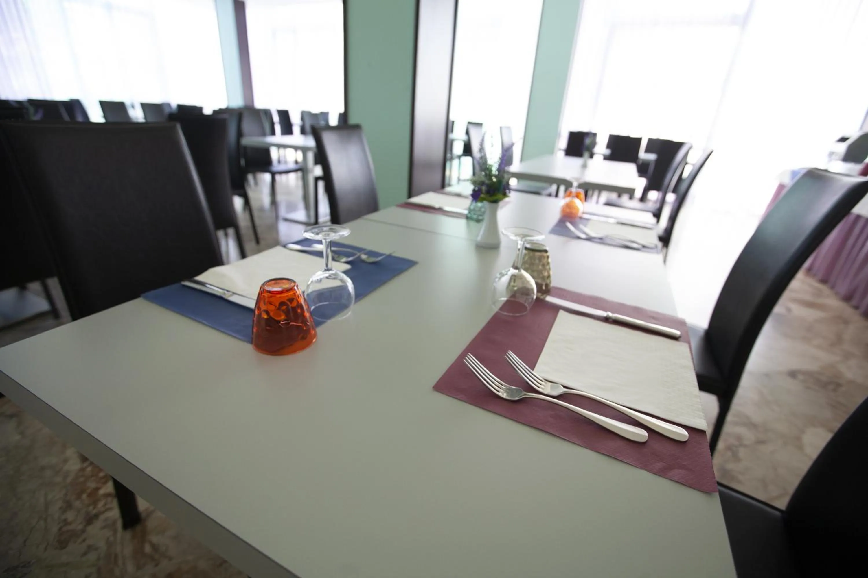 Restaurant/places to eat in Hotel Mirage