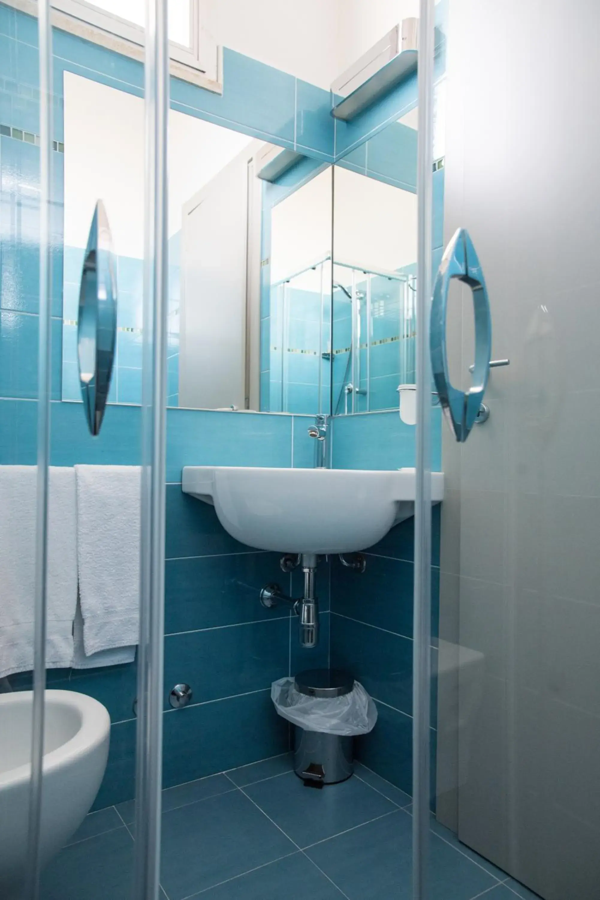 Single Room with Balcony - Beach Access in Hotel Mirage Single Room with Balcony - Beach Access in Hotel Mirage