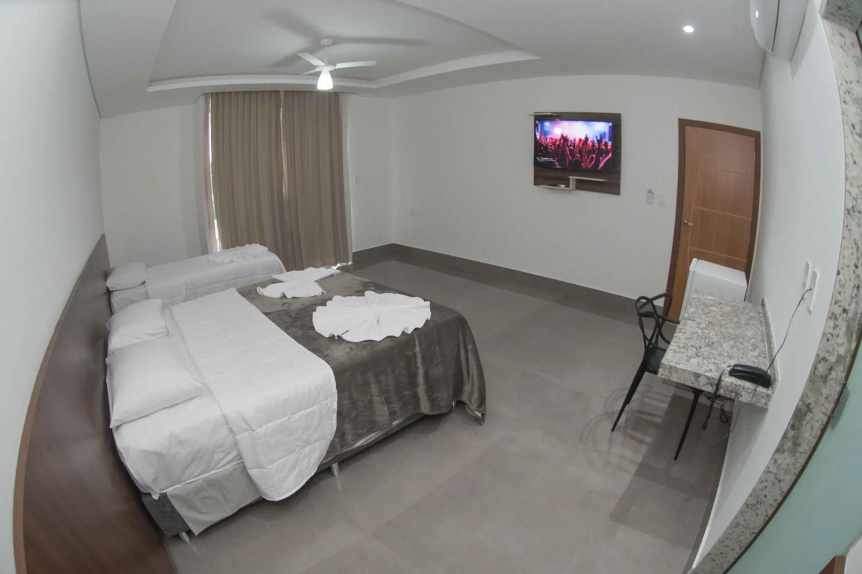 Queen Room with Spa Bath - single occupancy in Hotel Esmeralda Verde Queen Room with Spa Bath - single occupancy in Hotel Esmeralda Verde