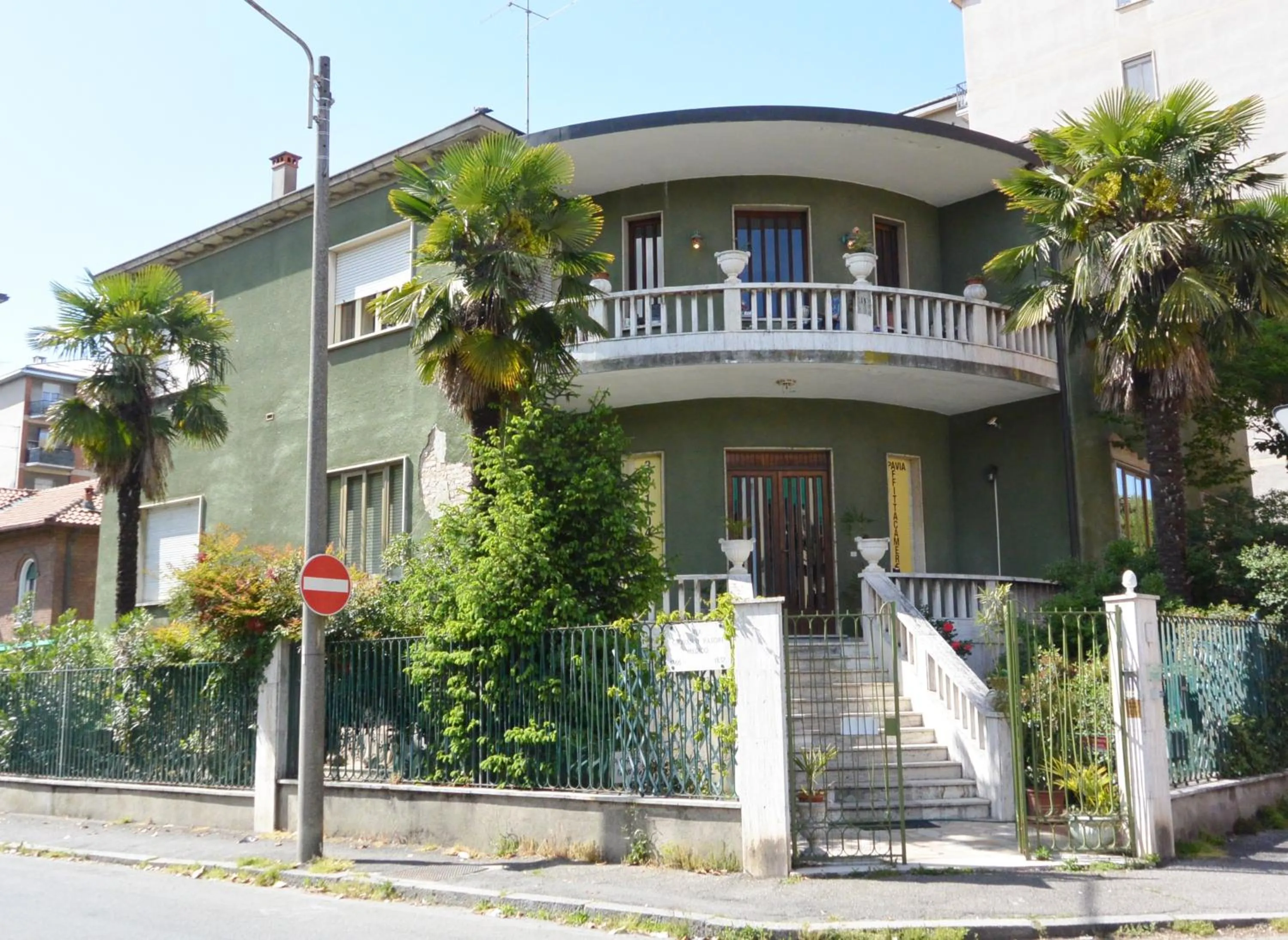 Property building in Affittacamere Pavia