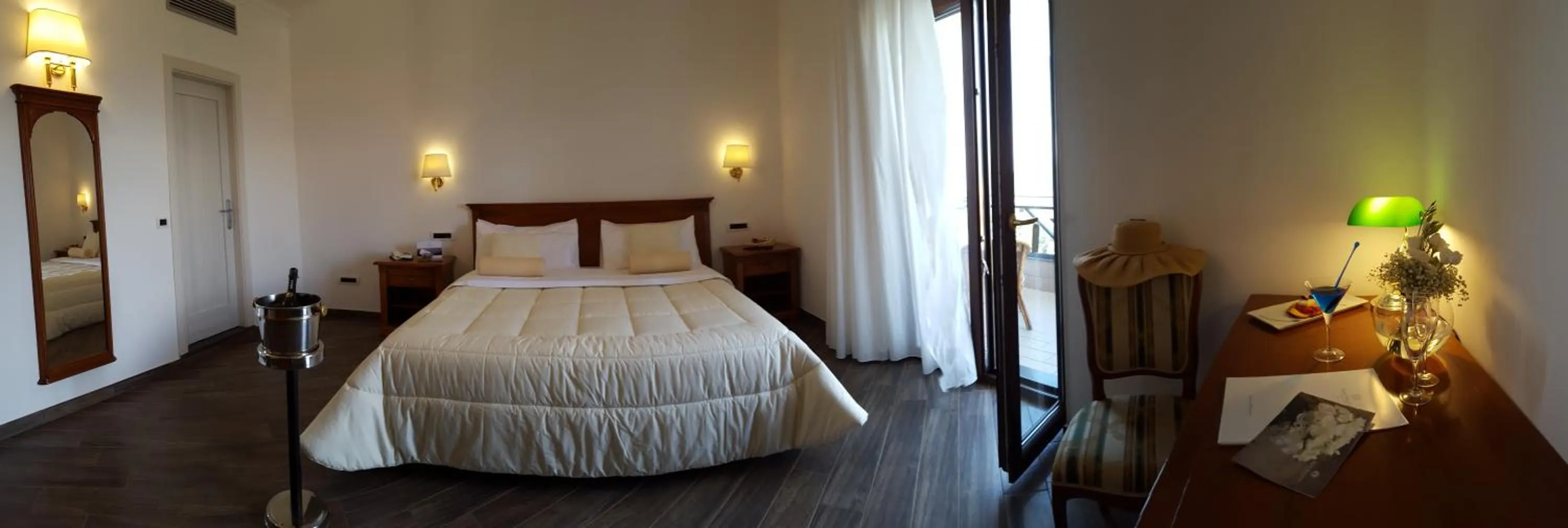 Shower, Bed in Resort Santangelo & SPA