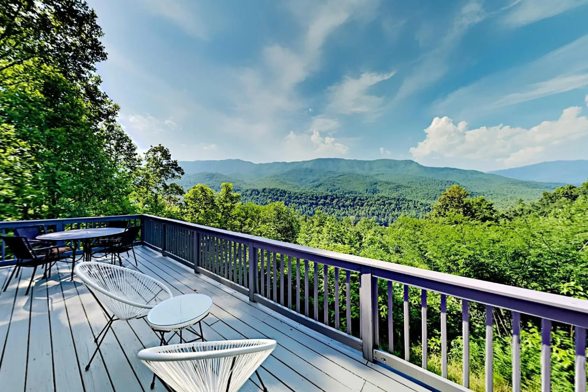 Barenberg Cabin - Secluded Unobstructed Panoramic Smoky Mountains View with Two Master Suites, Loft Game Room, and Hot Tub Barenberg Cabin - Secluded Unobstructed Panoramic Smoky Mountains View with Two Master Suites, Loft Game Room, and Hot Tub