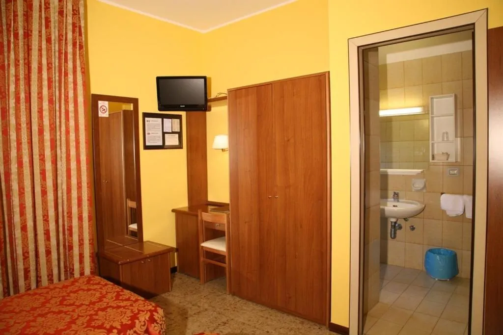 Bedroom, Bed in Hotel San Pellegrino