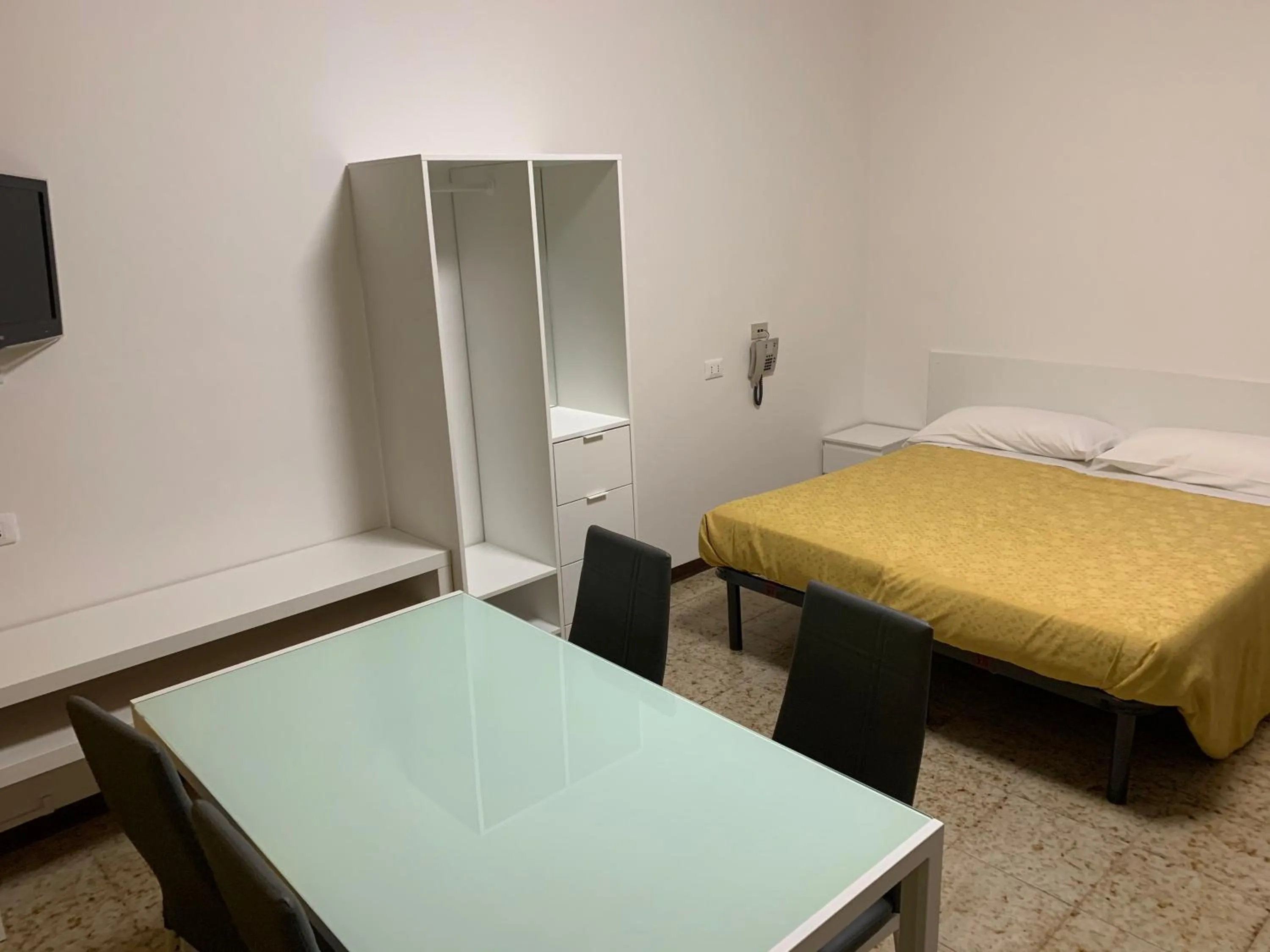 Photo of the whole room, Bed in Hotel San Pellegrino