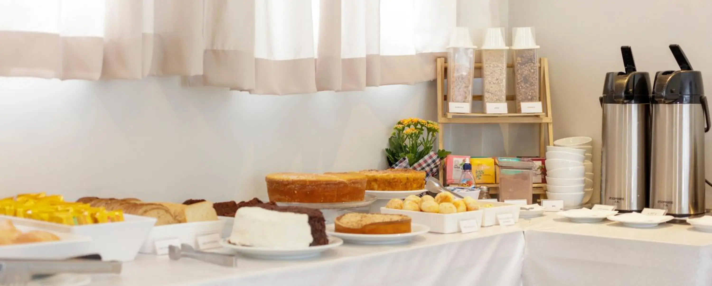 Breakfast in Hotel Bella Paulista Breakfast in Hotel Bella Paulista